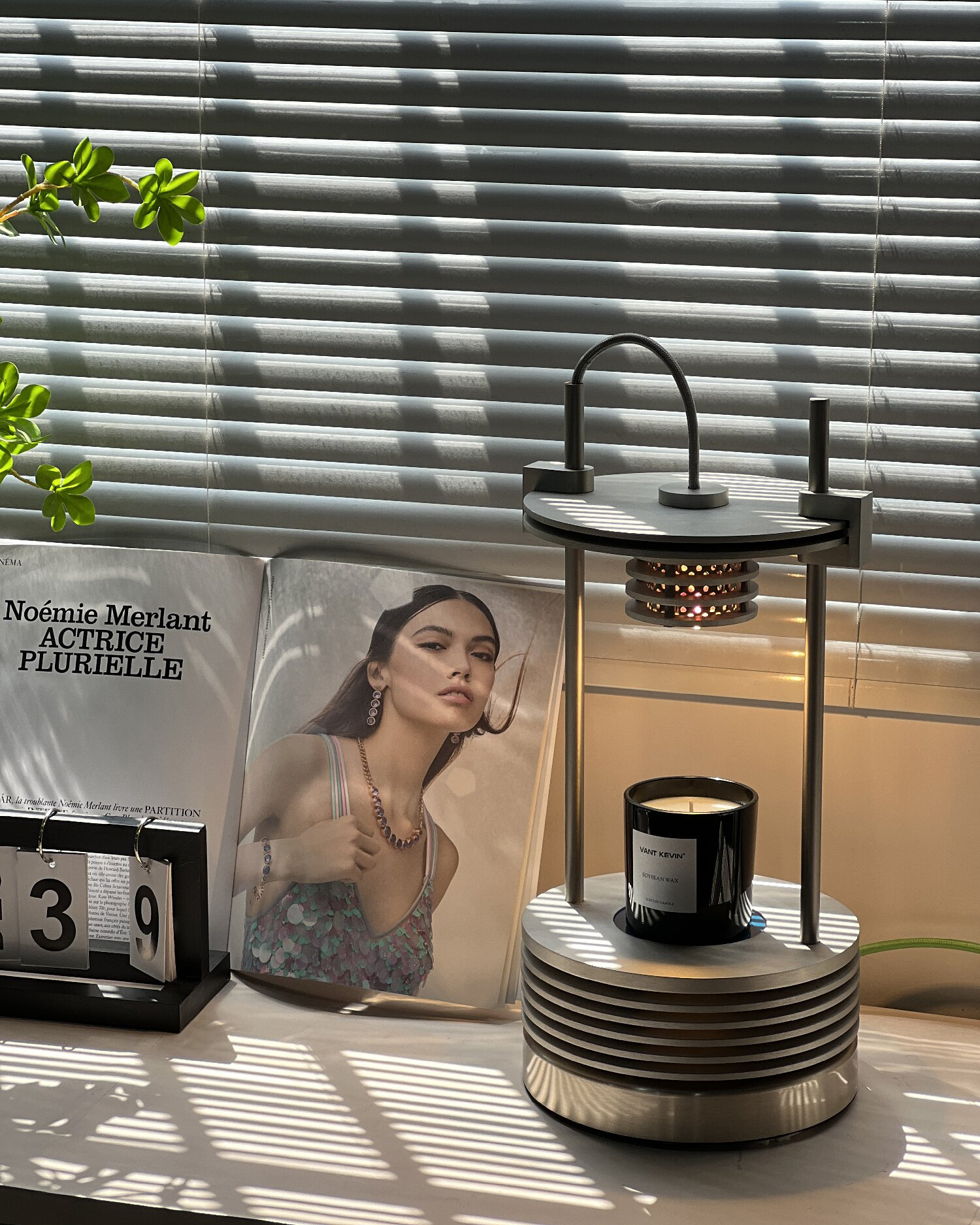 Ombre de Lune Wax Warmer Table Lamp