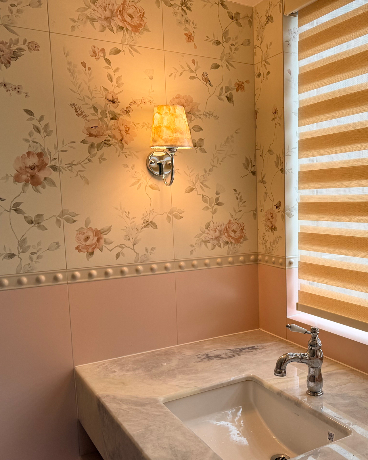 Opal Shell Wall Sconce