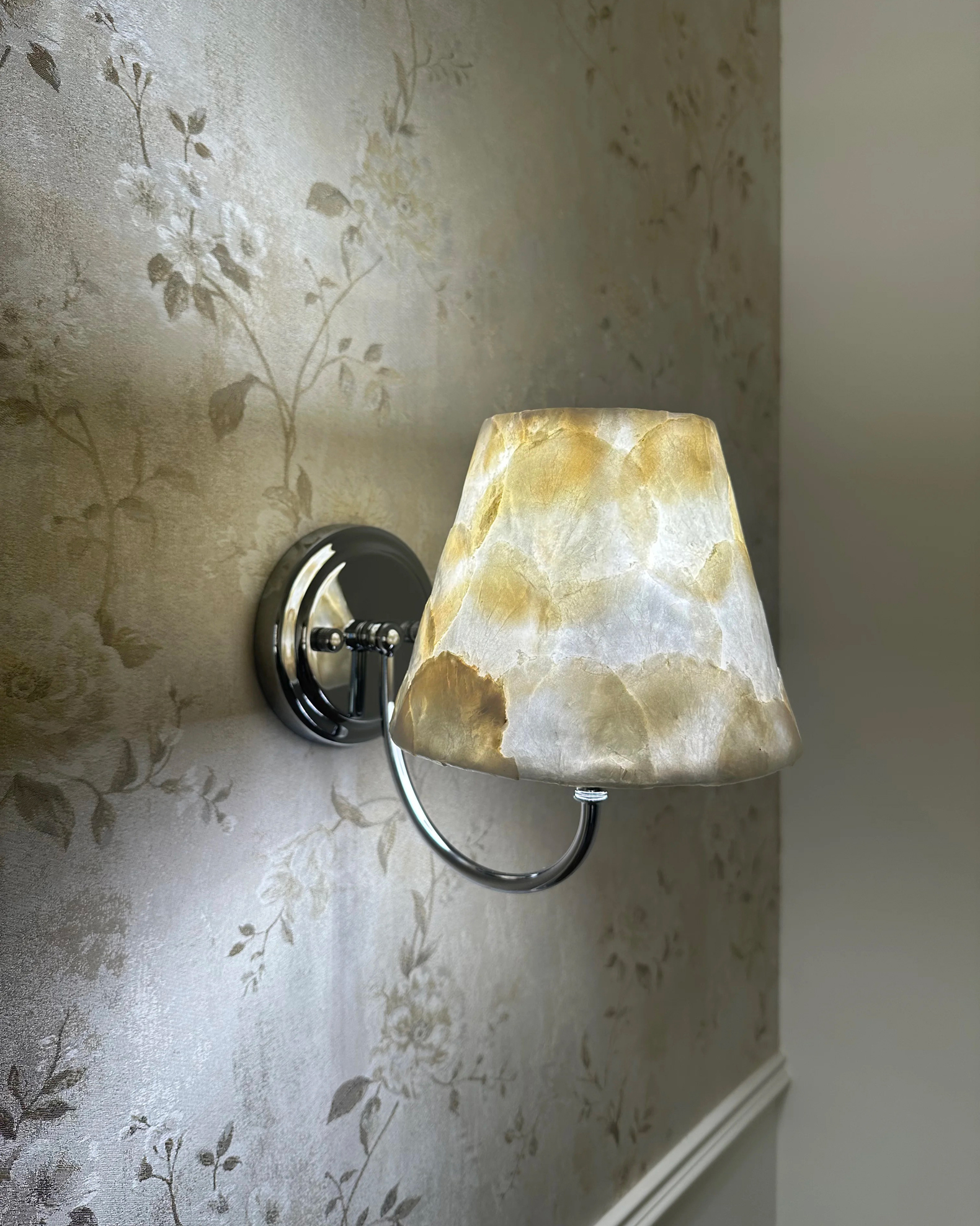 Opal Shell Wall Sconce