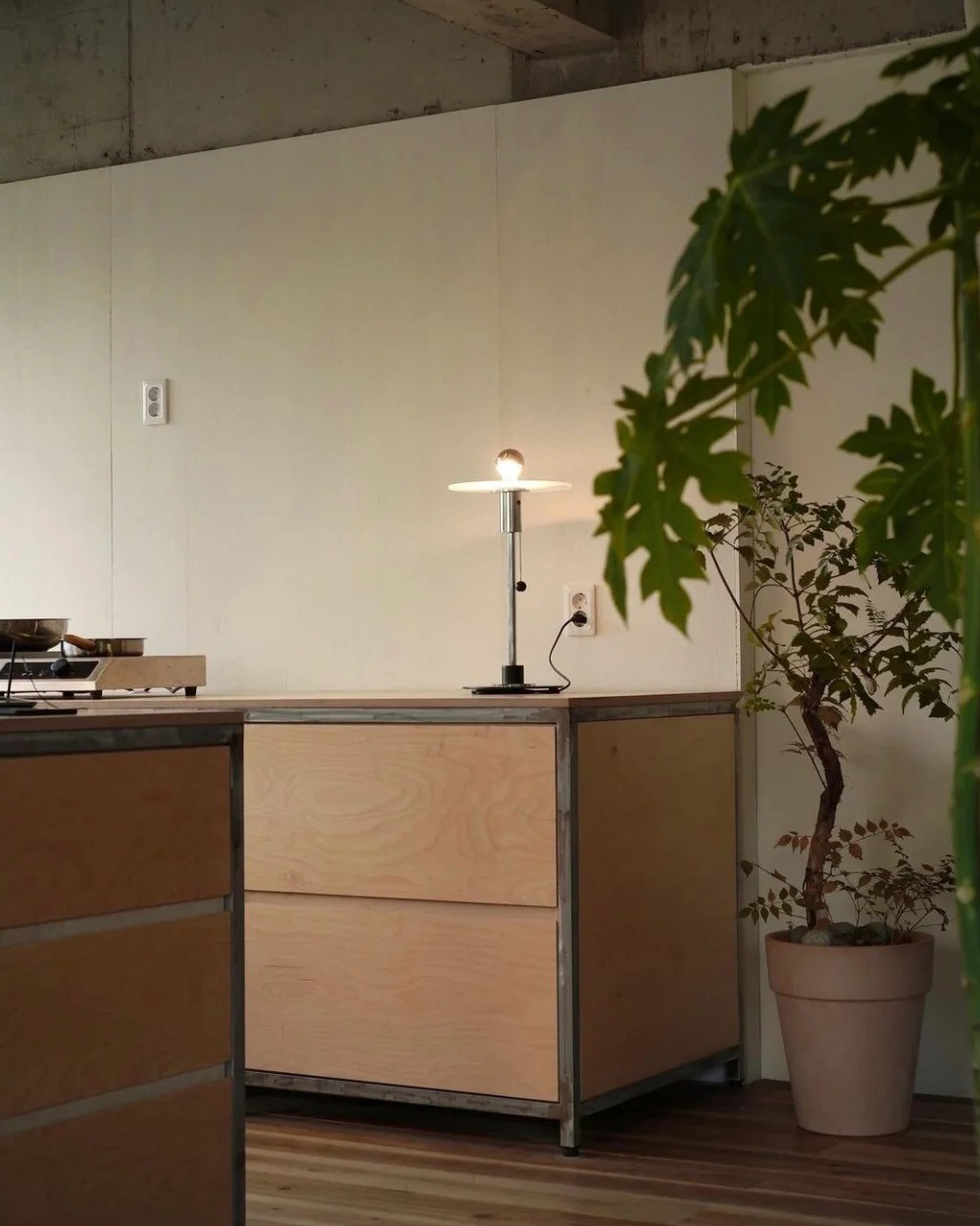 Orbit Glow Table Lamp