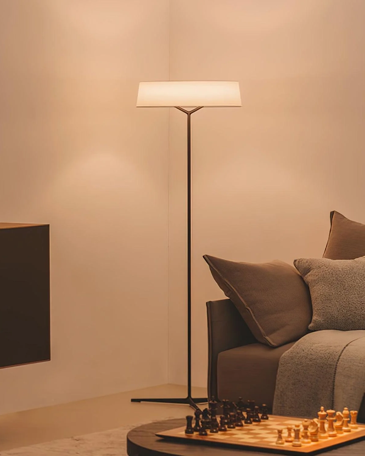 Dama Floor Lamp