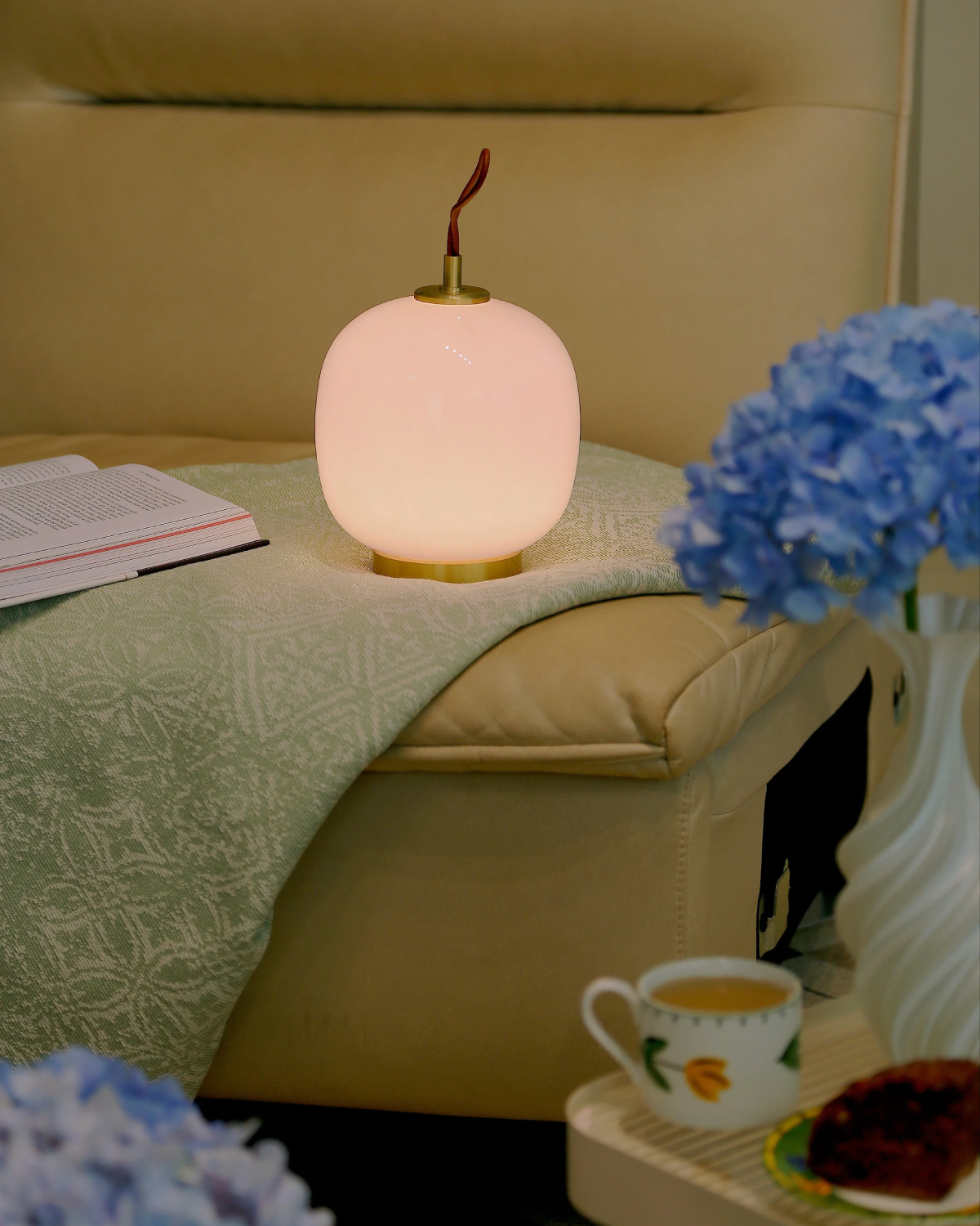 Petit Loop Rechargeable Table Lamp