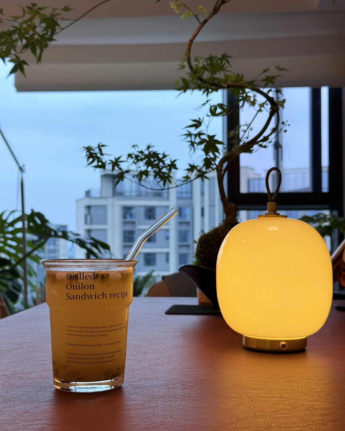 Petit Loop Rechargeable Table Lamp