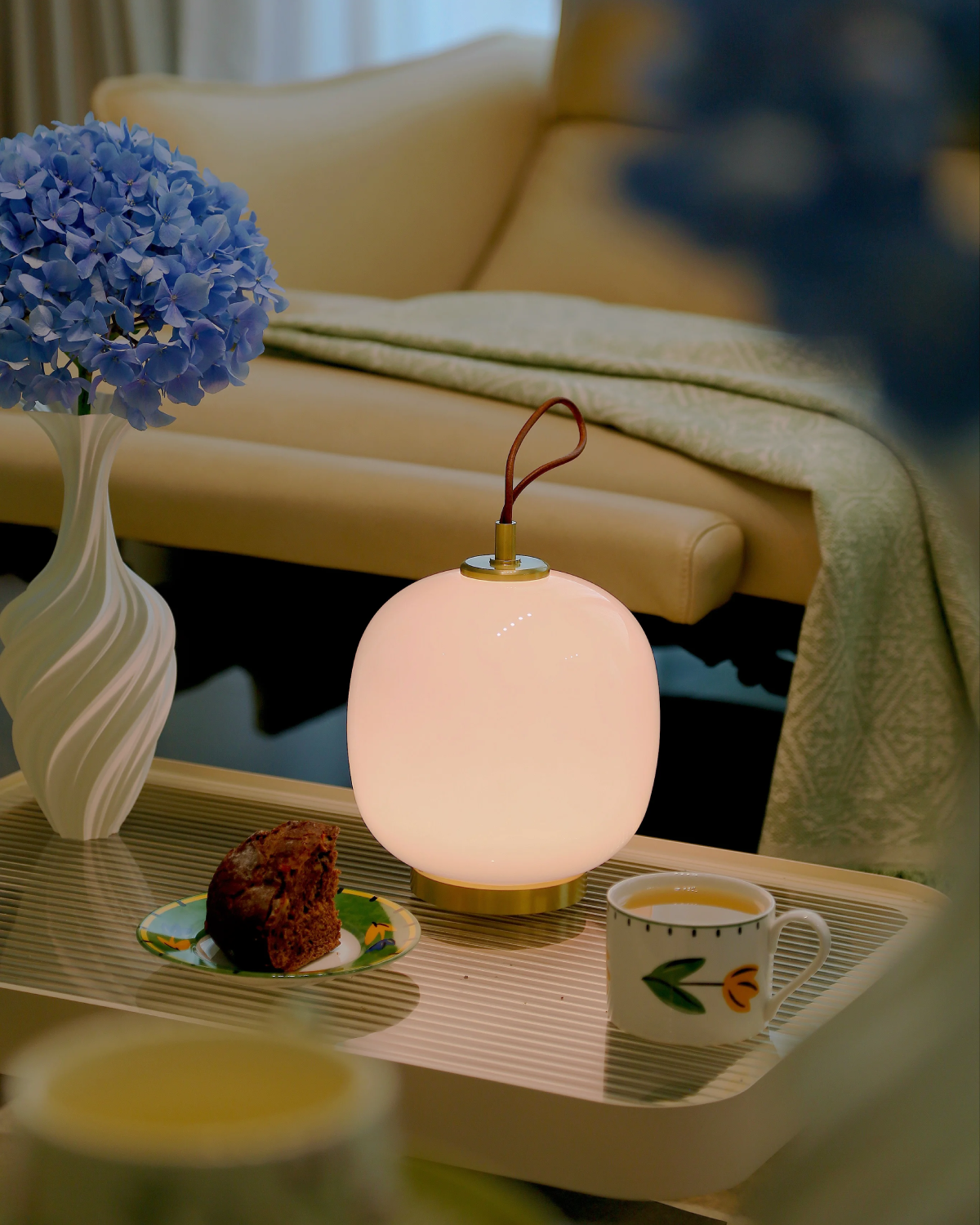 Petit Loop Rechargeable Table Lamp