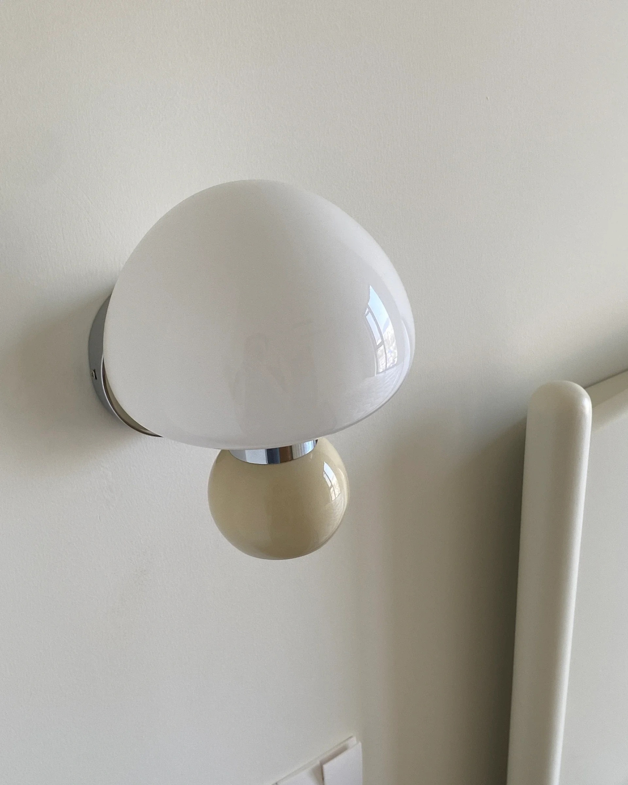 Pomme Glass Wall Lamp