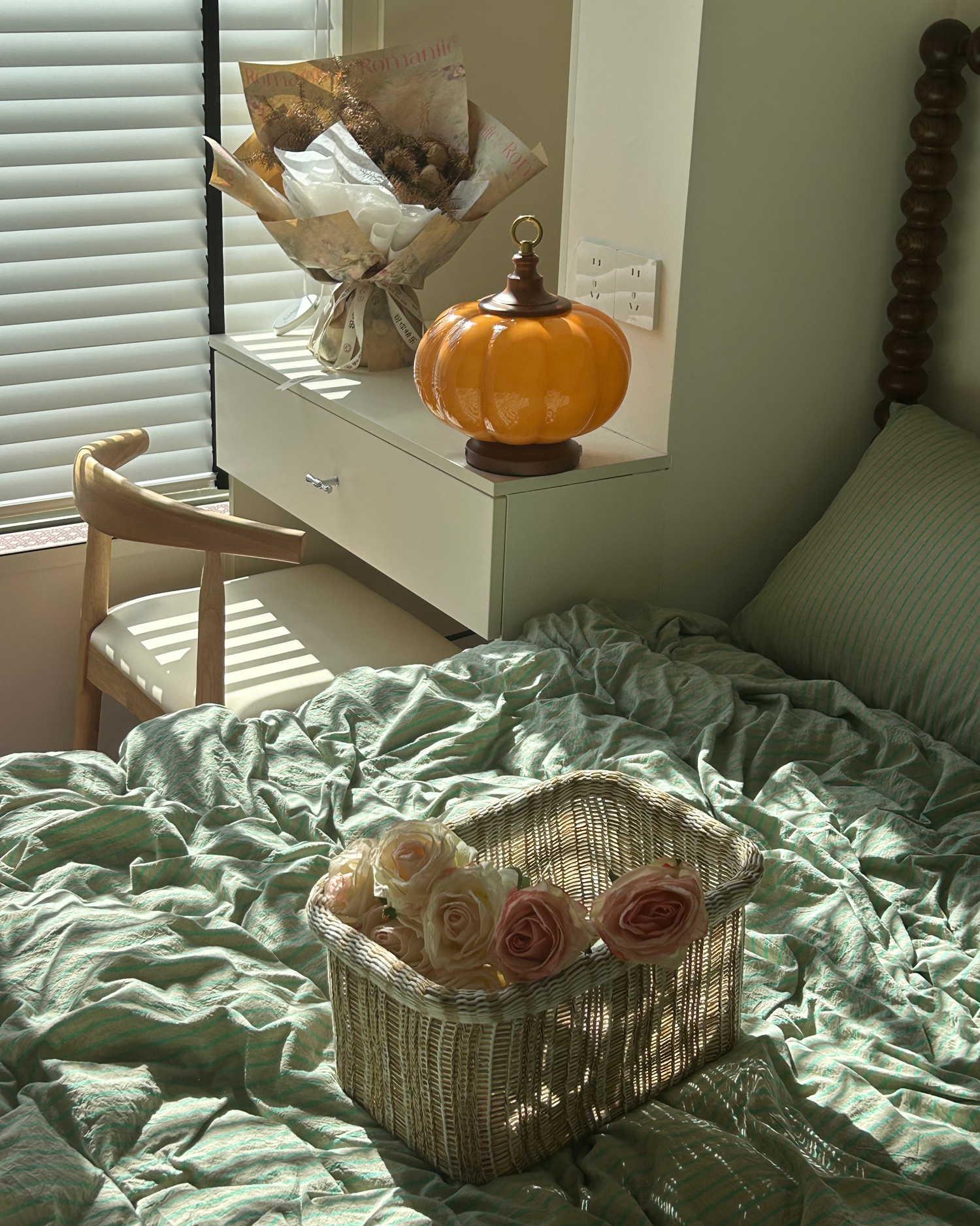 Pumpkin Glass Rechargeable Table Lamp