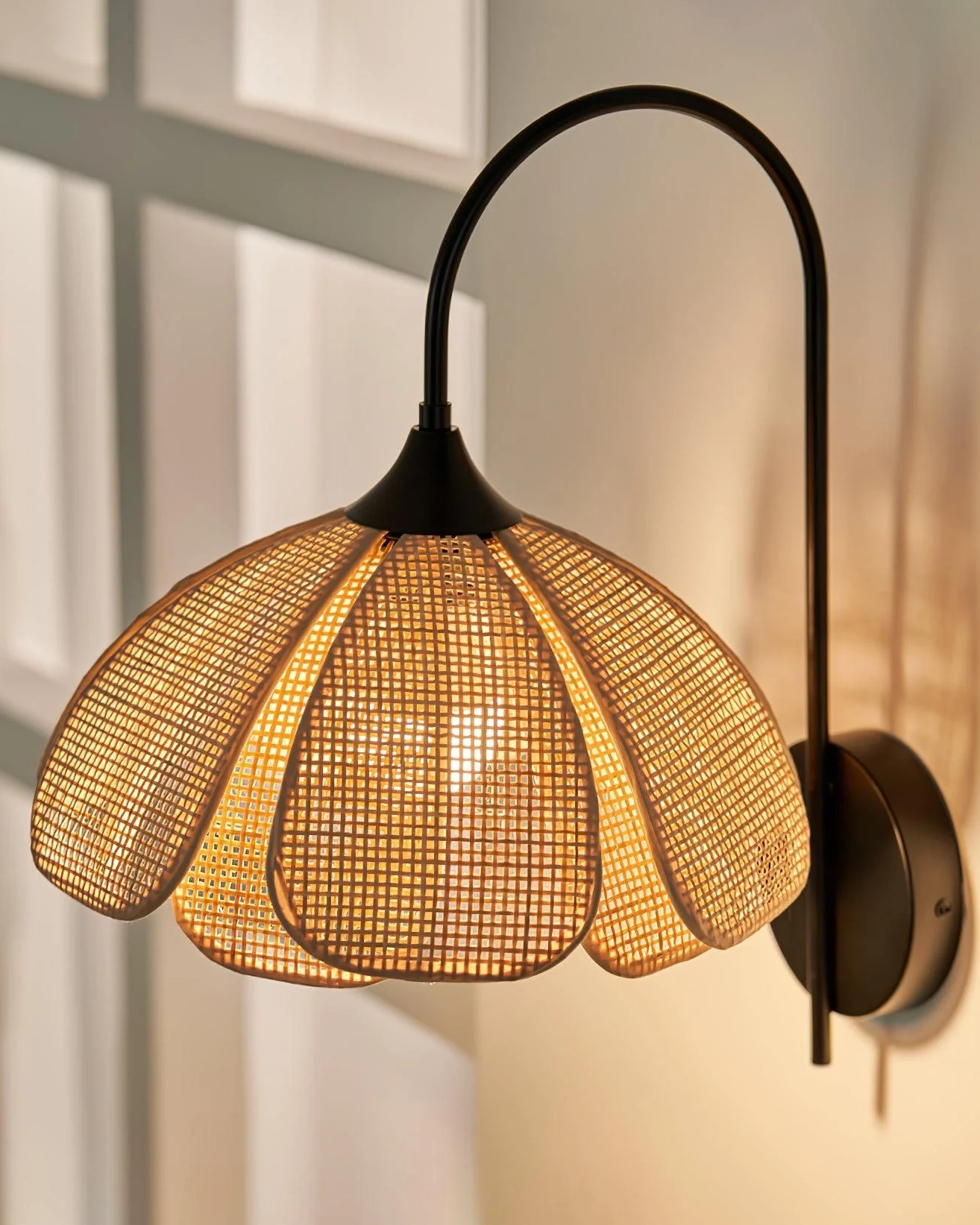 Rattan Petal Wall Lamp