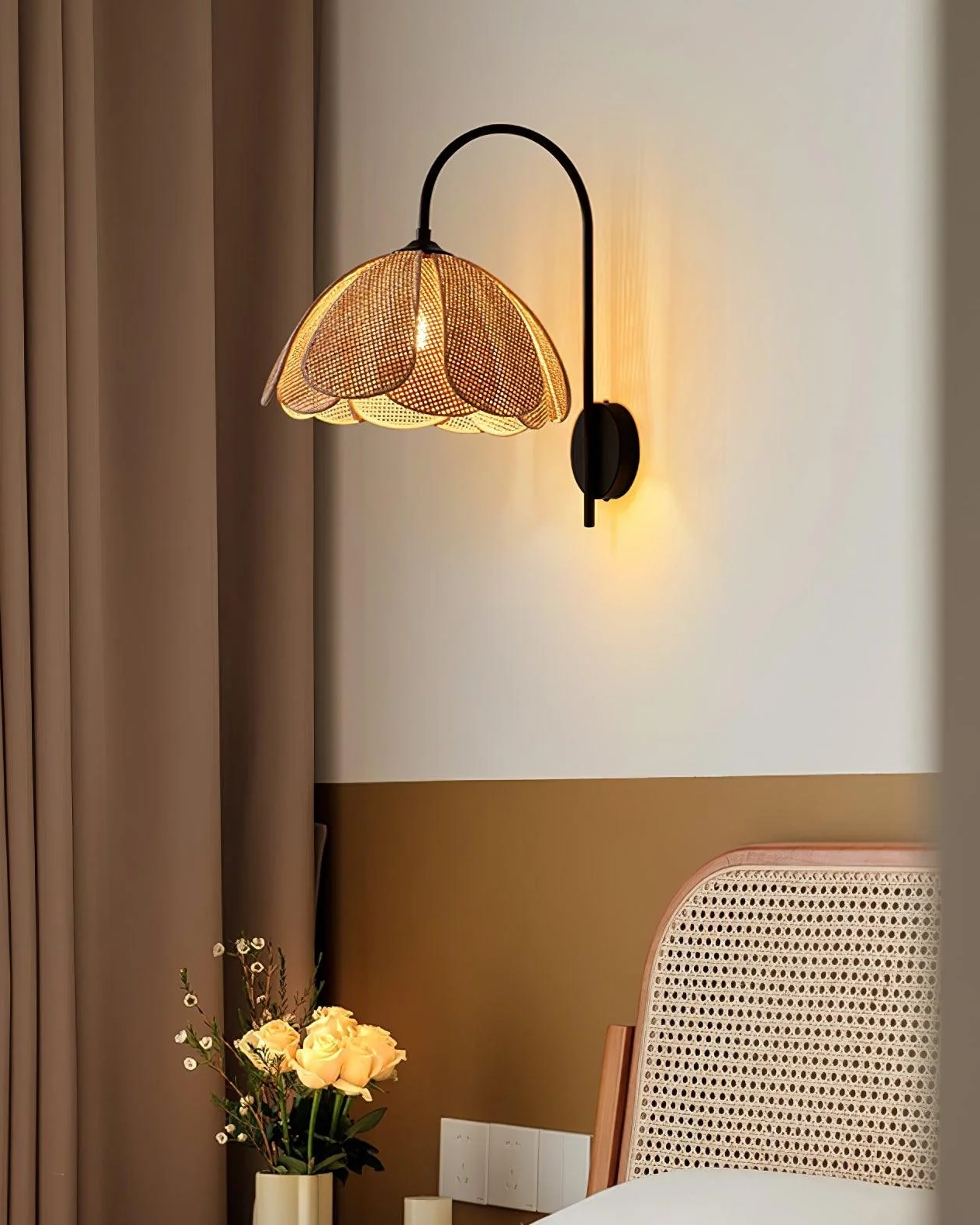Rattan Petal Wall Lamp