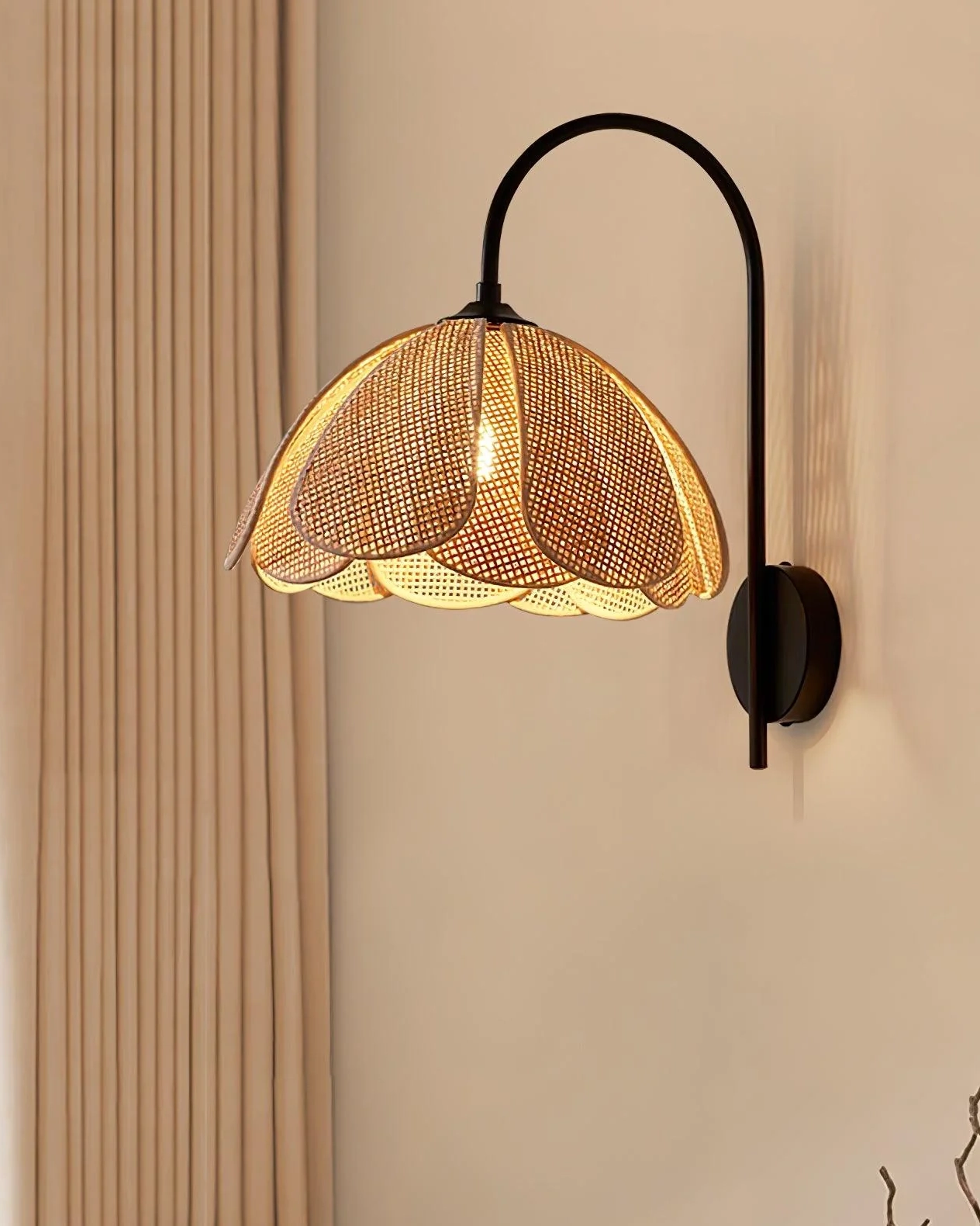 Rattan Petal Wall Lamp