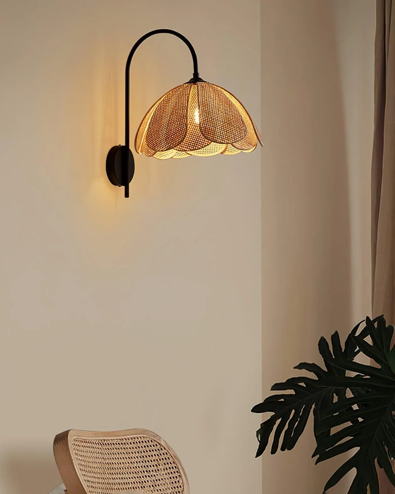 Rattan Petal Wall Lamp