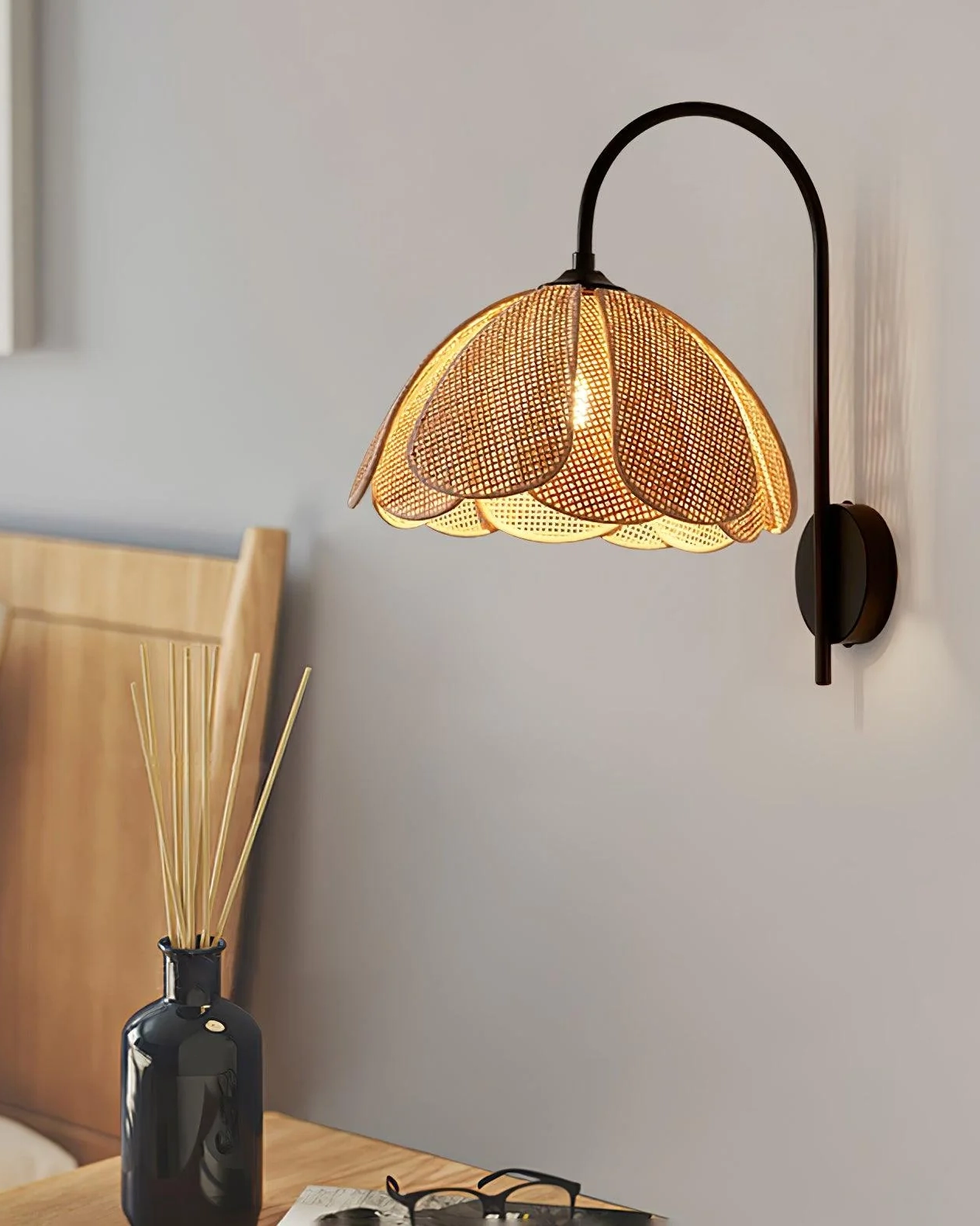 Rattan Petal Wall Lamp