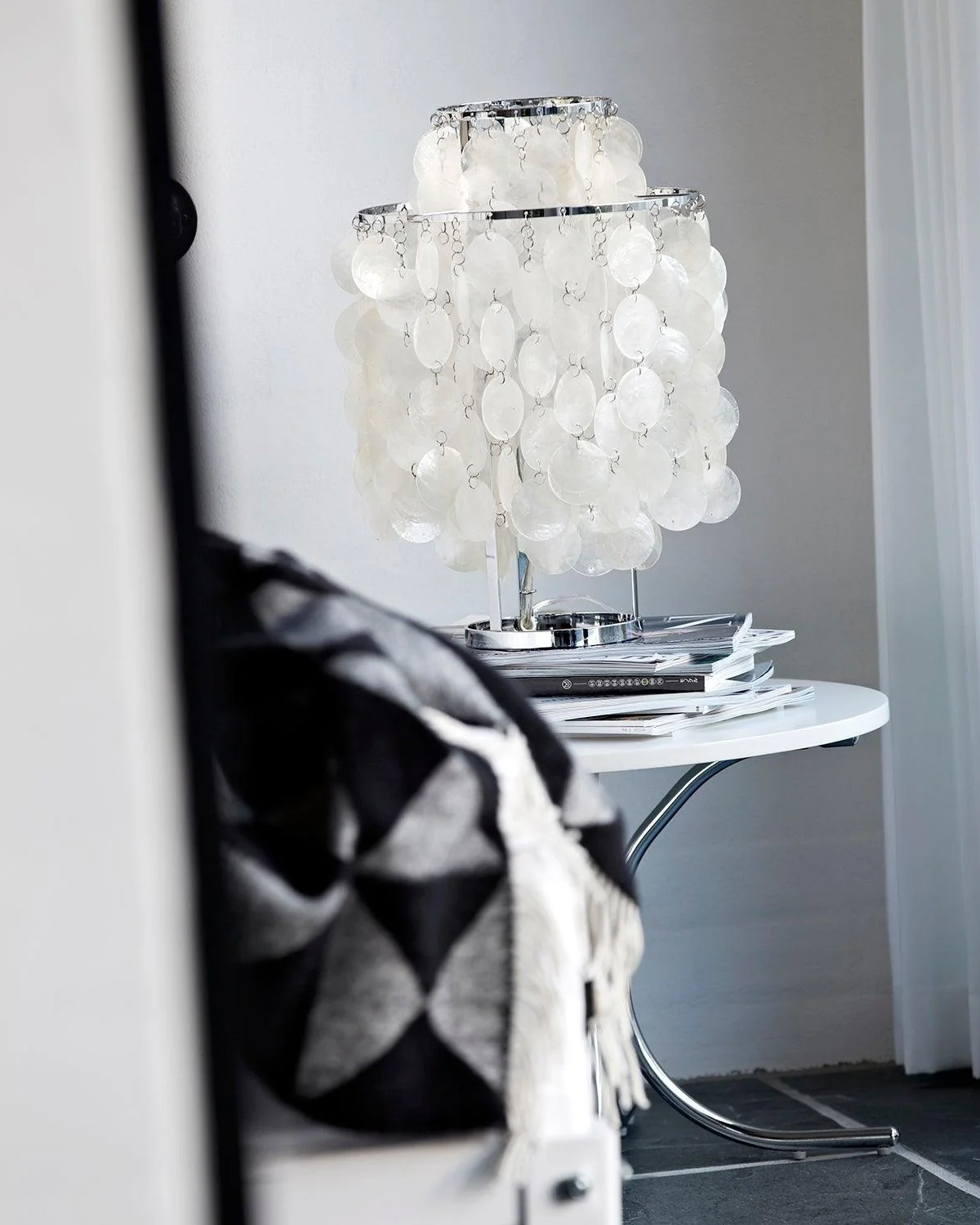 Round Shell Table Lamp