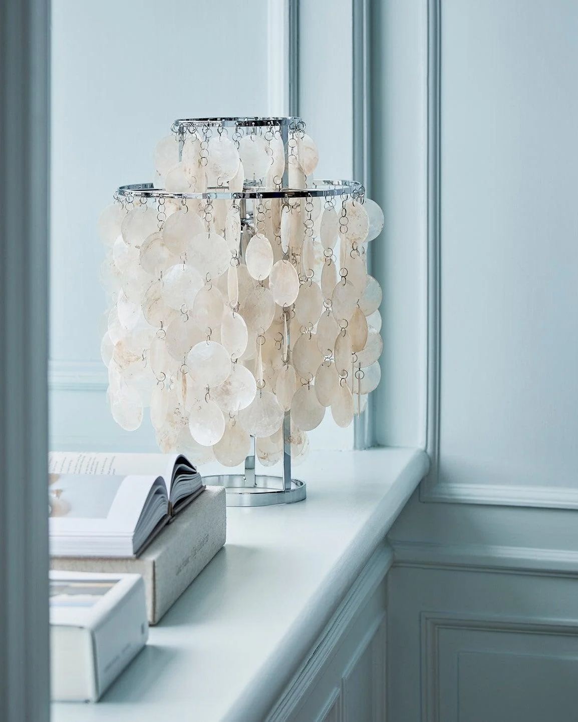 Round Shell Table Lamp