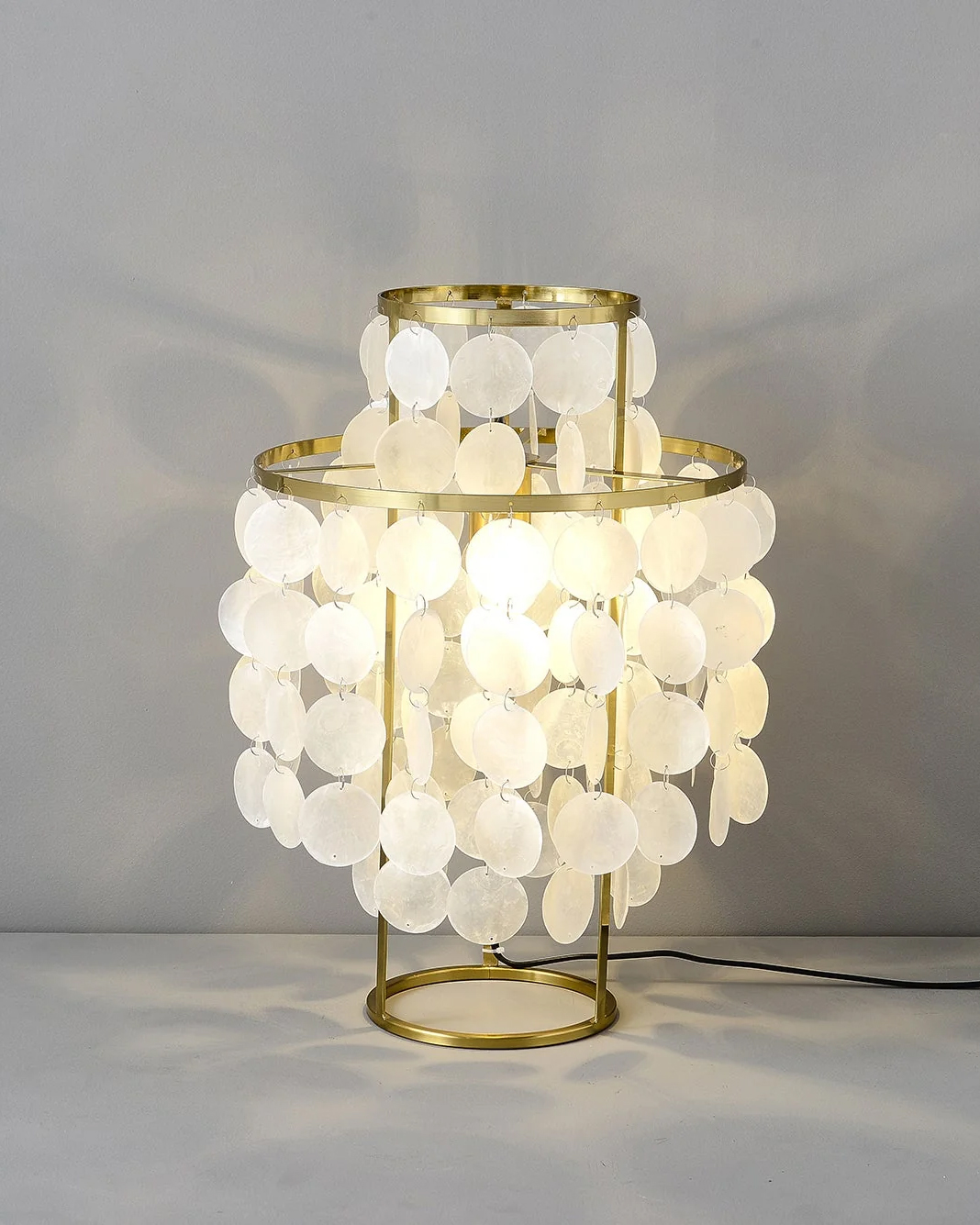 Round Shell Table Lamp