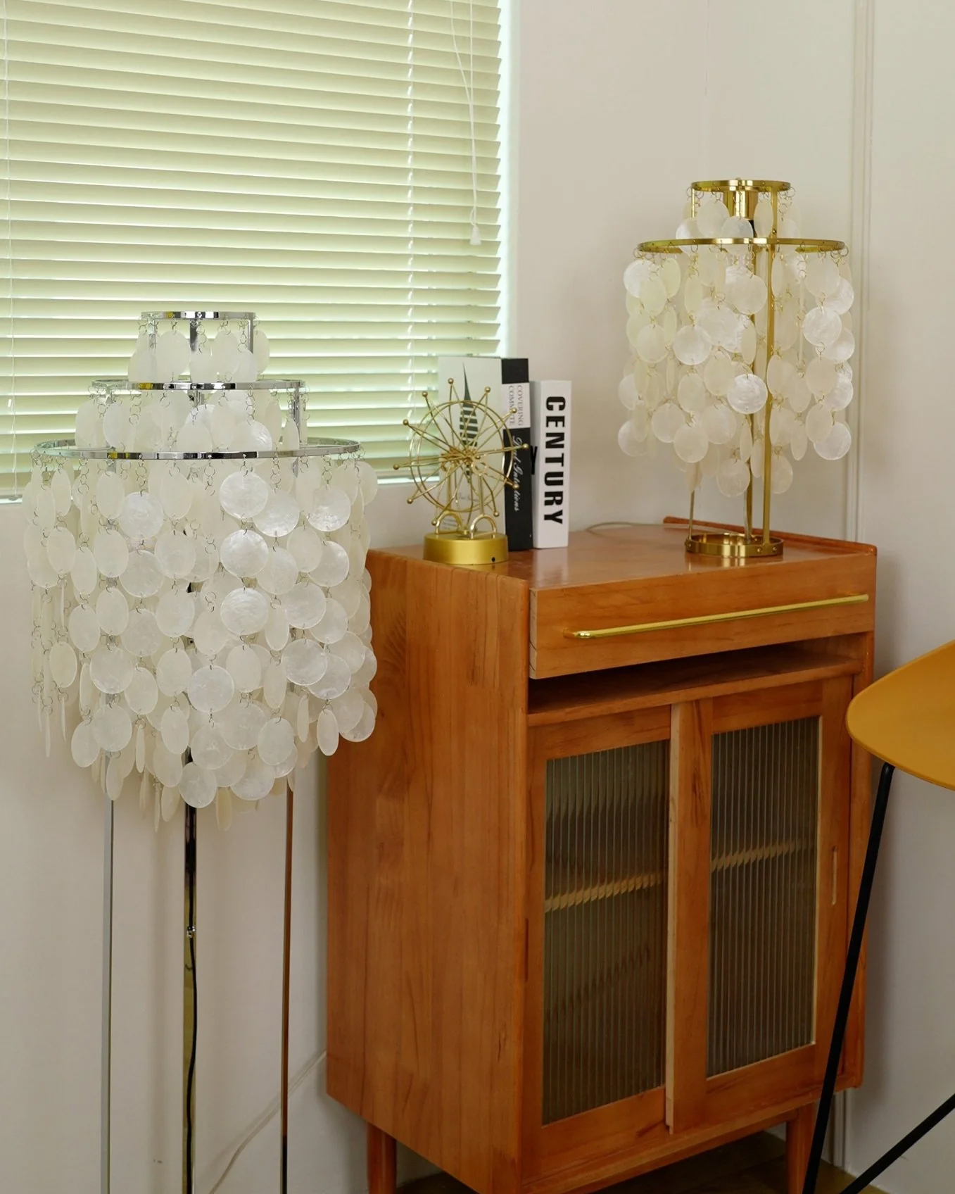 Round Shell Table Lamp