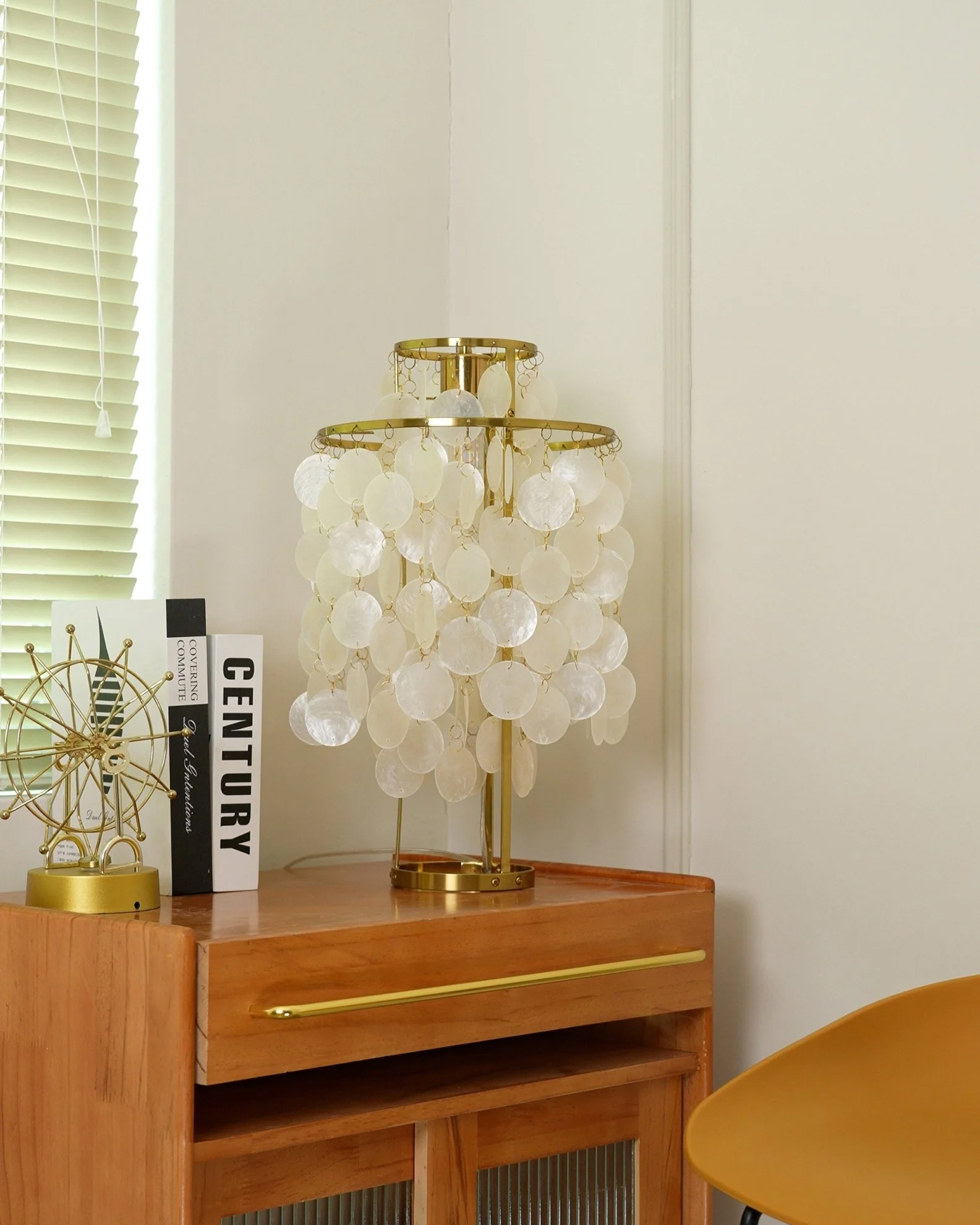 Round Shell Table Lamp