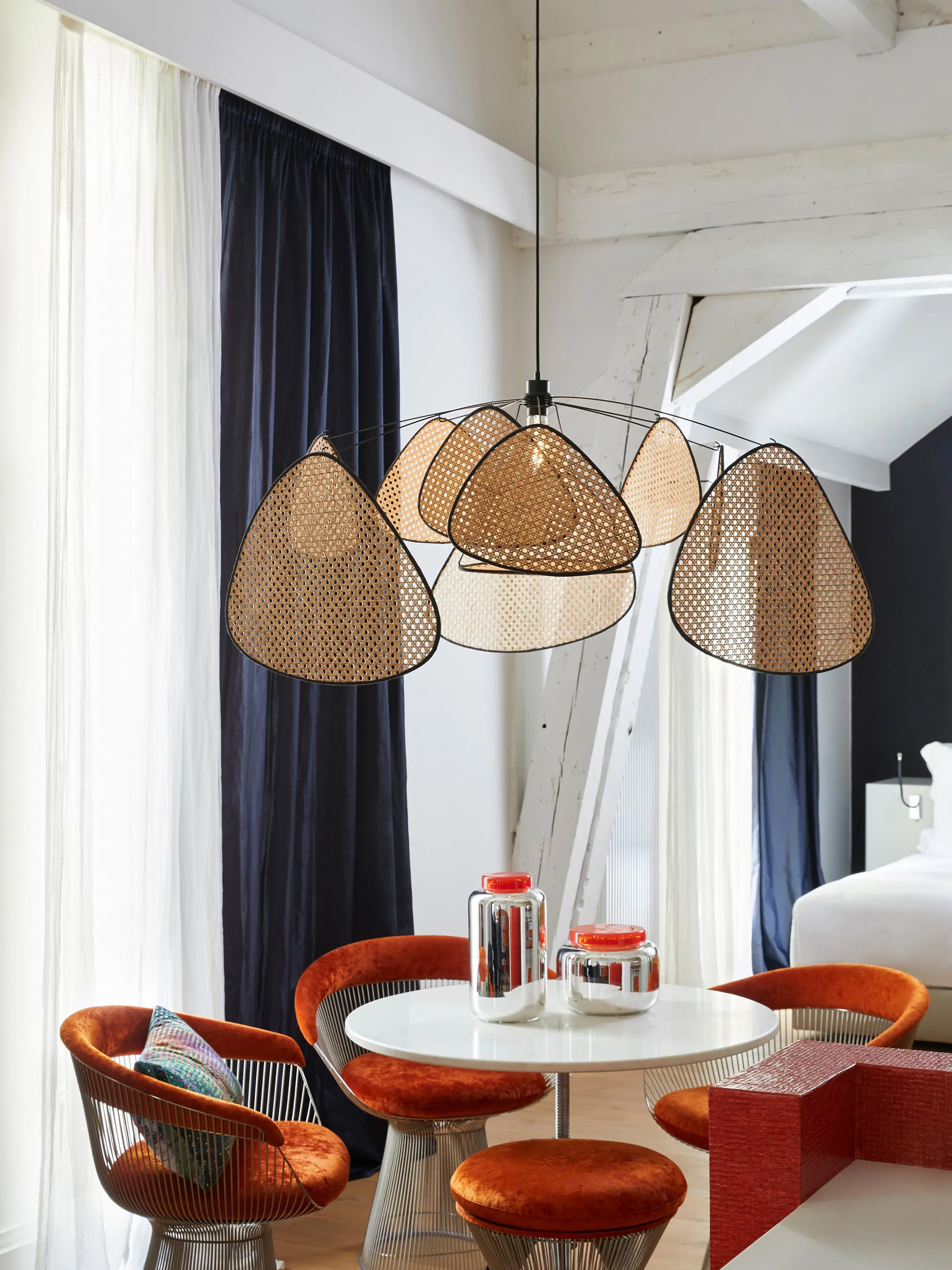 Screen Cannage Suspension