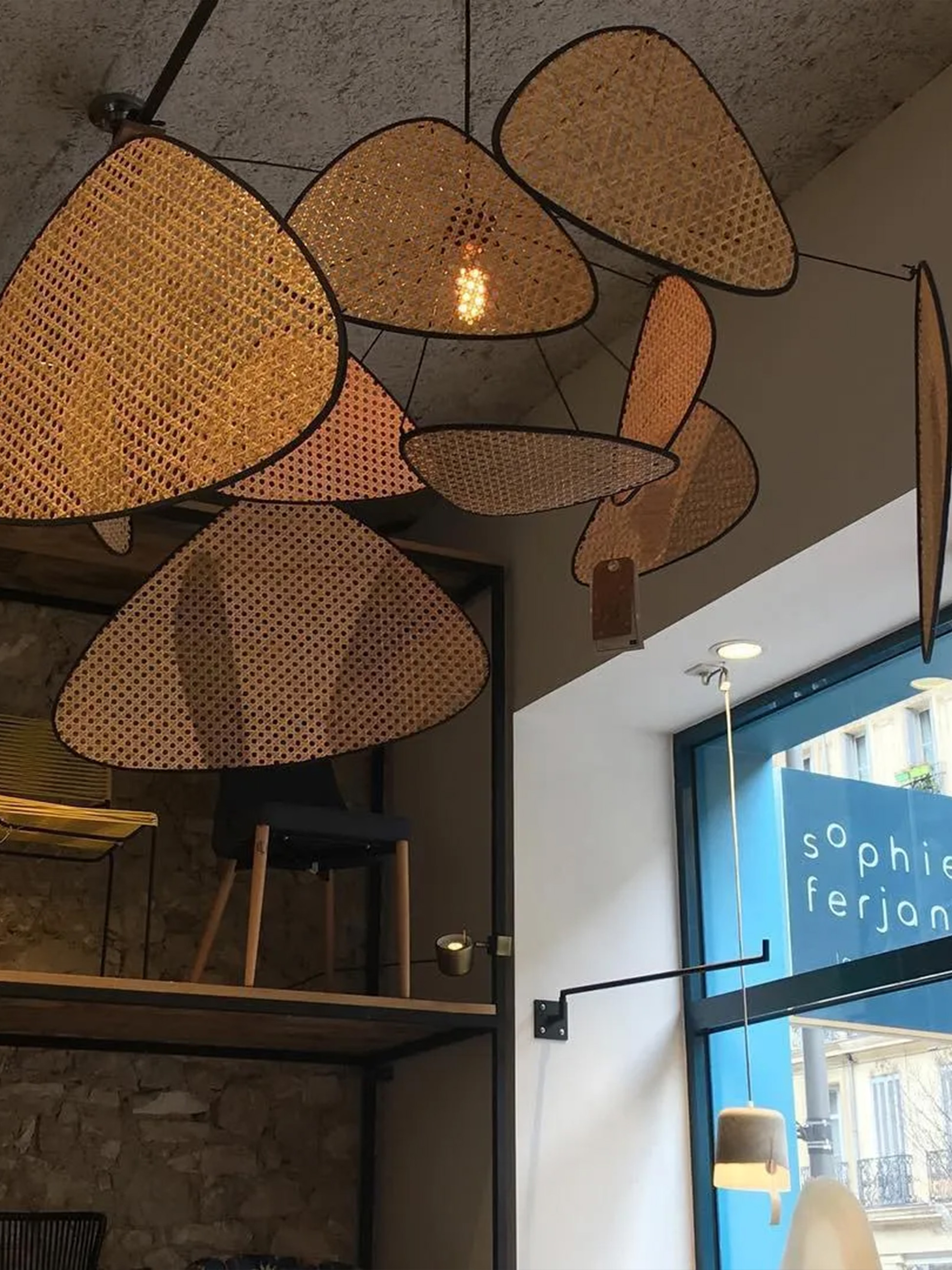 Screen Cannage Suspension