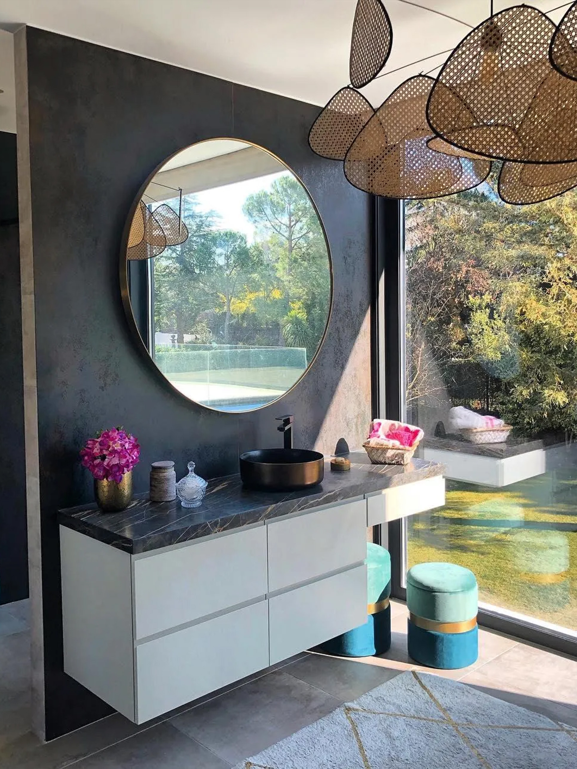 Screen Cannage Suspension