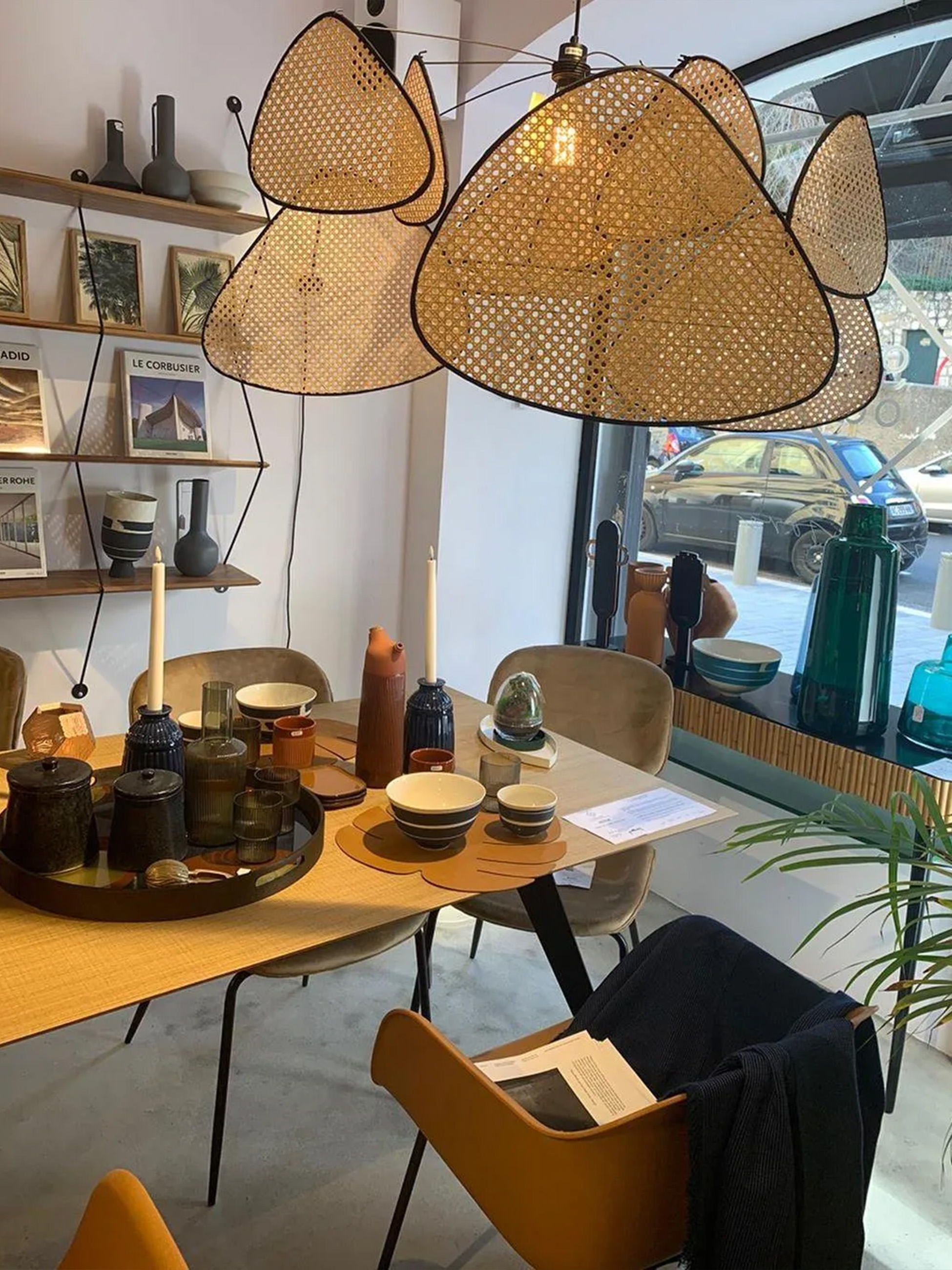 Screen Cannage Suspension