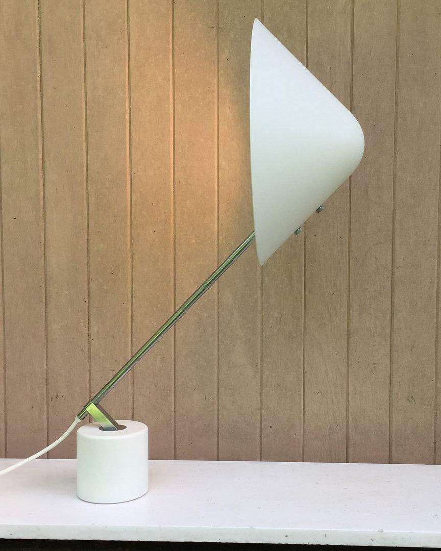 Swing White Desk Lamp
