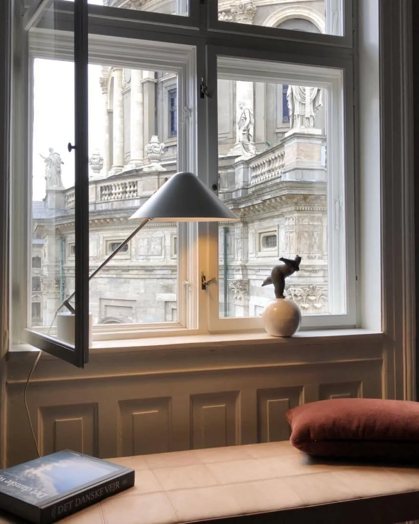 Swing White Desk Lamp