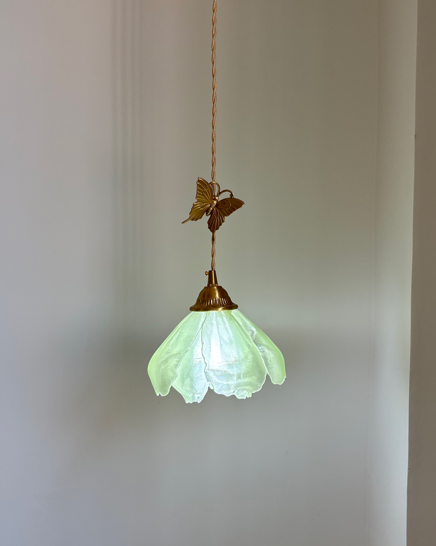 Sylph Petal Pendant Light