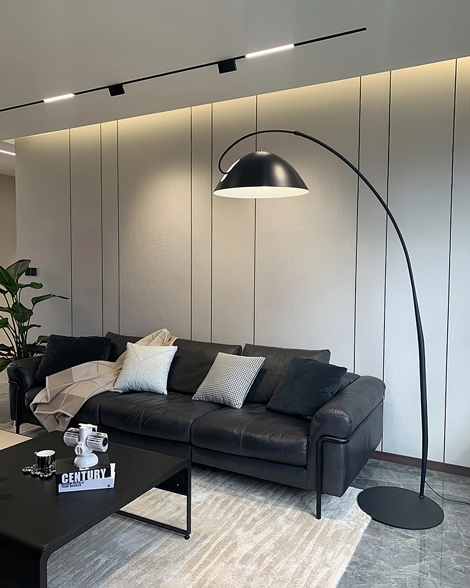 Verse Arc Floor Lamp