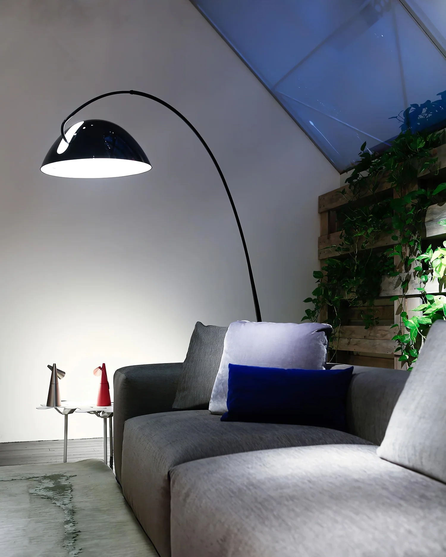 Verse Arc Floor Lamp