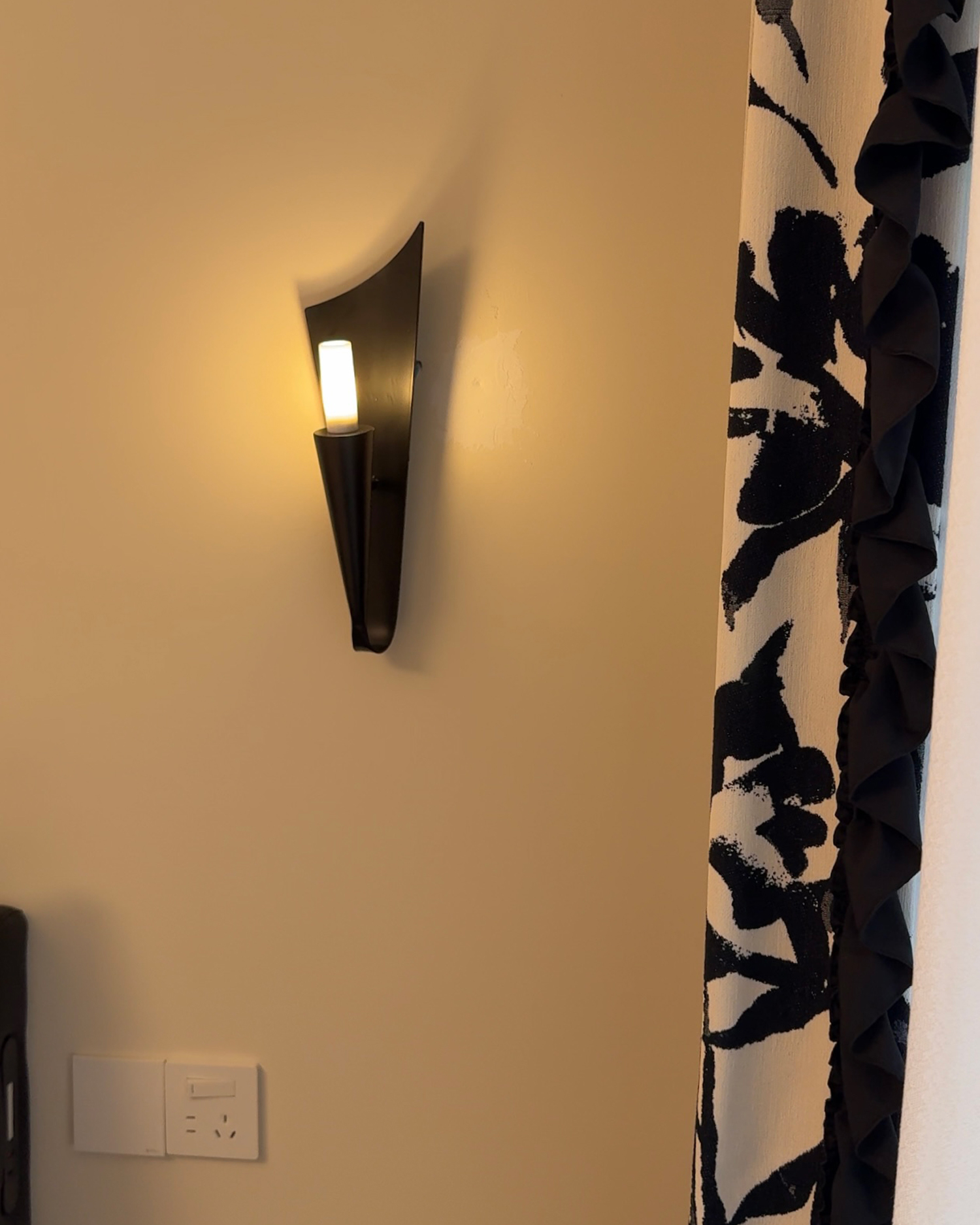 Vesta Flame Wall Lamp