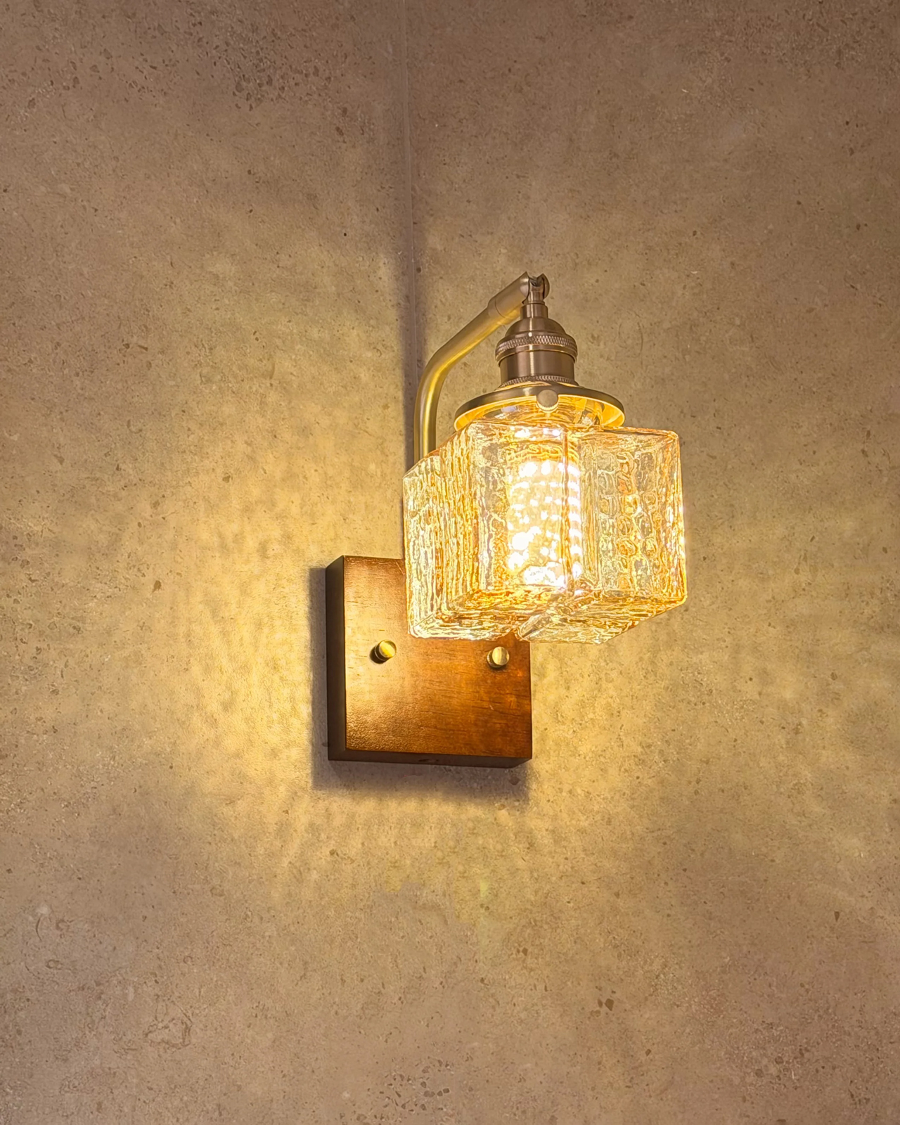 Vetra Glass Wall Lamp