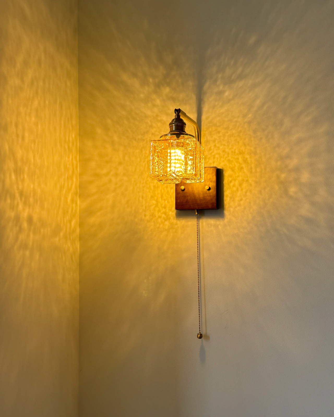 Vetra Glass Wall Lamp
