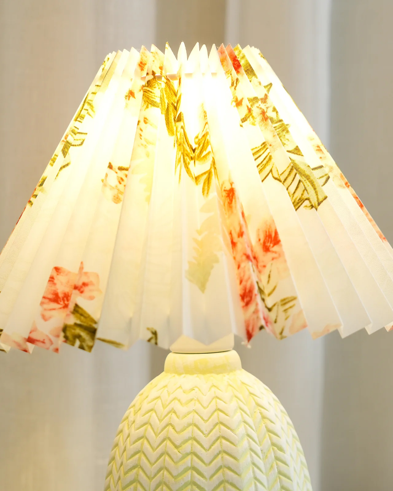 Vintage Pleated Table Lamp