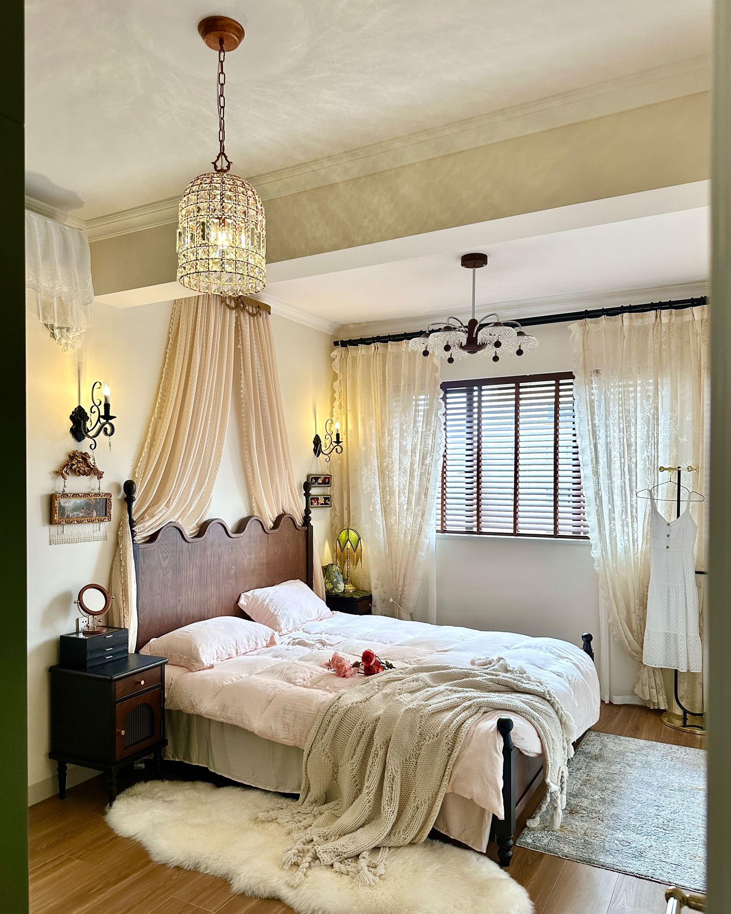 Lumiere Cage Pendant Light