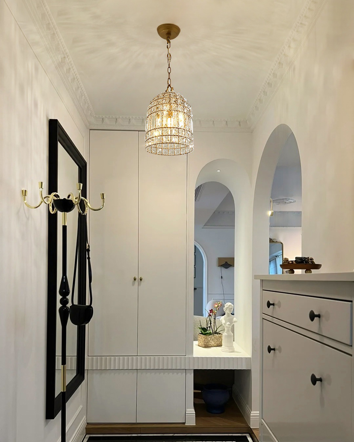 Lumiere Cage Pendant Light