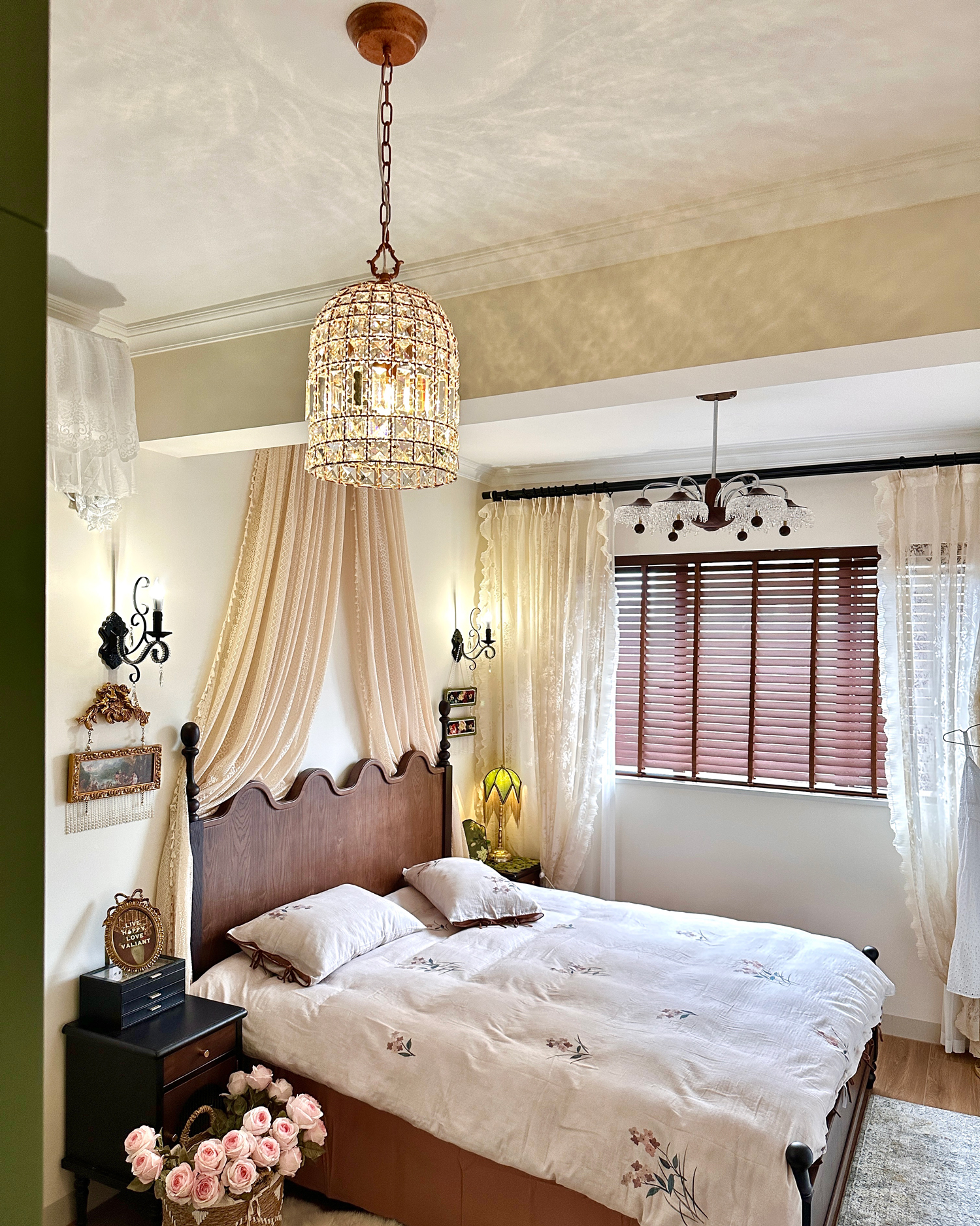 Lumiere Cage Pendant Light