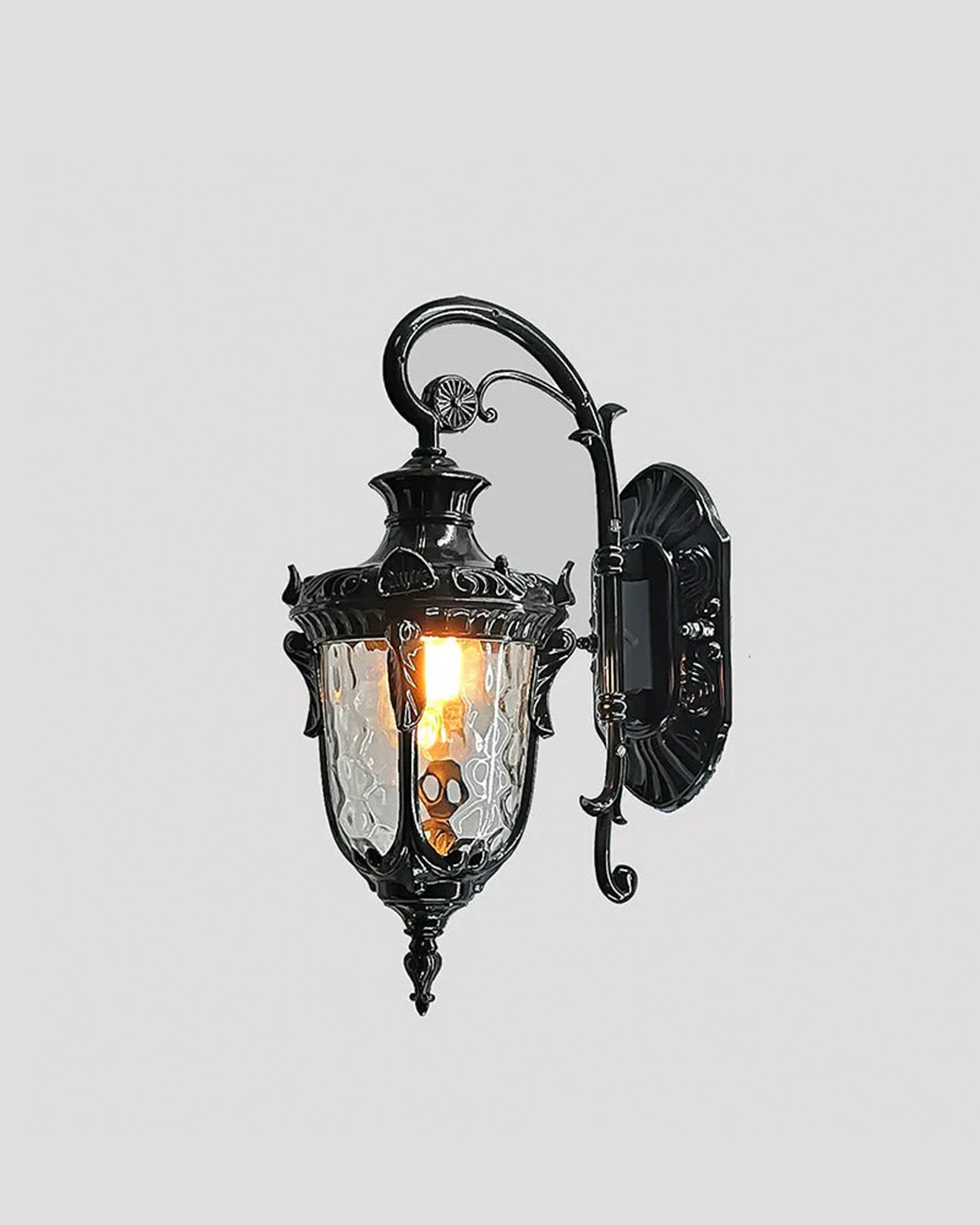 Heritage Outdoor Wall Lamp