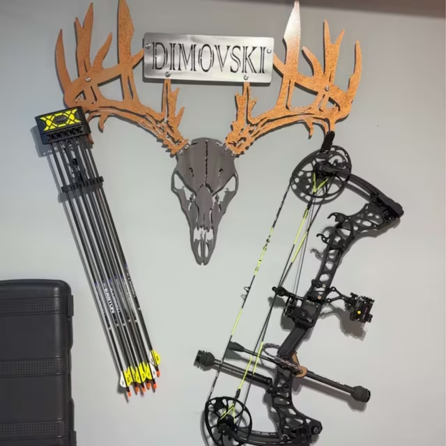 🎁Personalized Metal Deer Skull Bow Rack-The best gift for outdoor lovers
