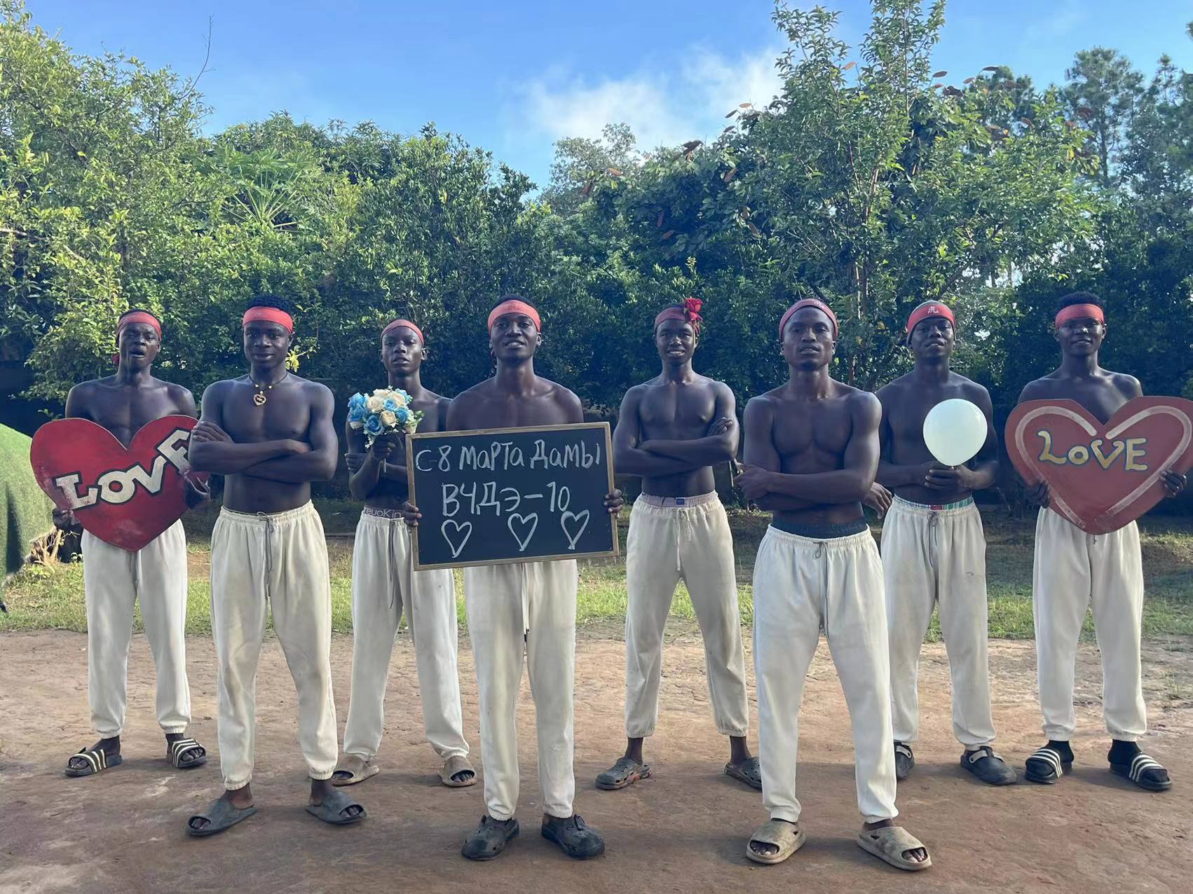 С 8 марта  Празднование 8 марта Привет из Африки Официальный - Видео поздравление Африка