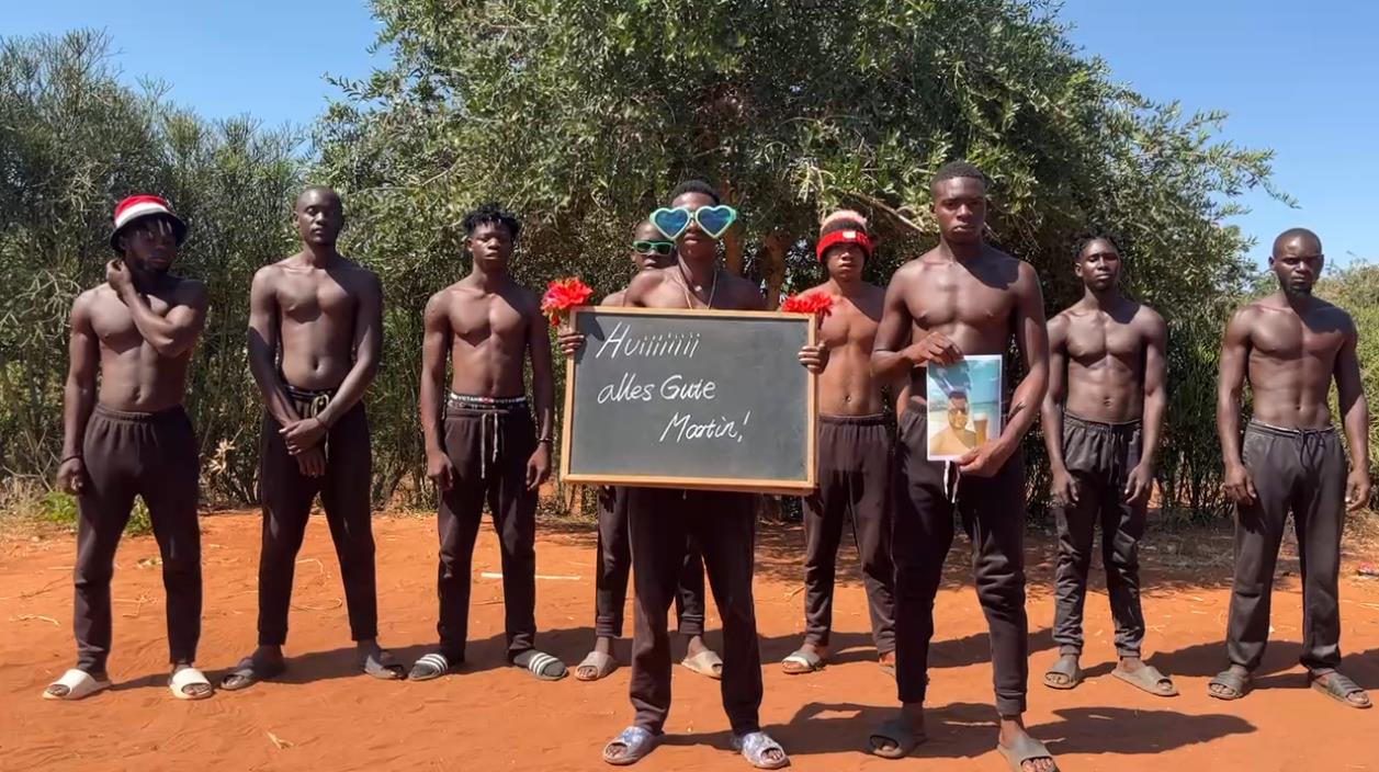 Afrikai Születésnapi Köszöntő-Születésnapi gratulációk Afrikából-Köszöntés egyenesen Afrikából-Afrika Köszöntő-Greetings from Africa Video-Wish From Africa-greetings from africa-blessings from africa-wishes from africa