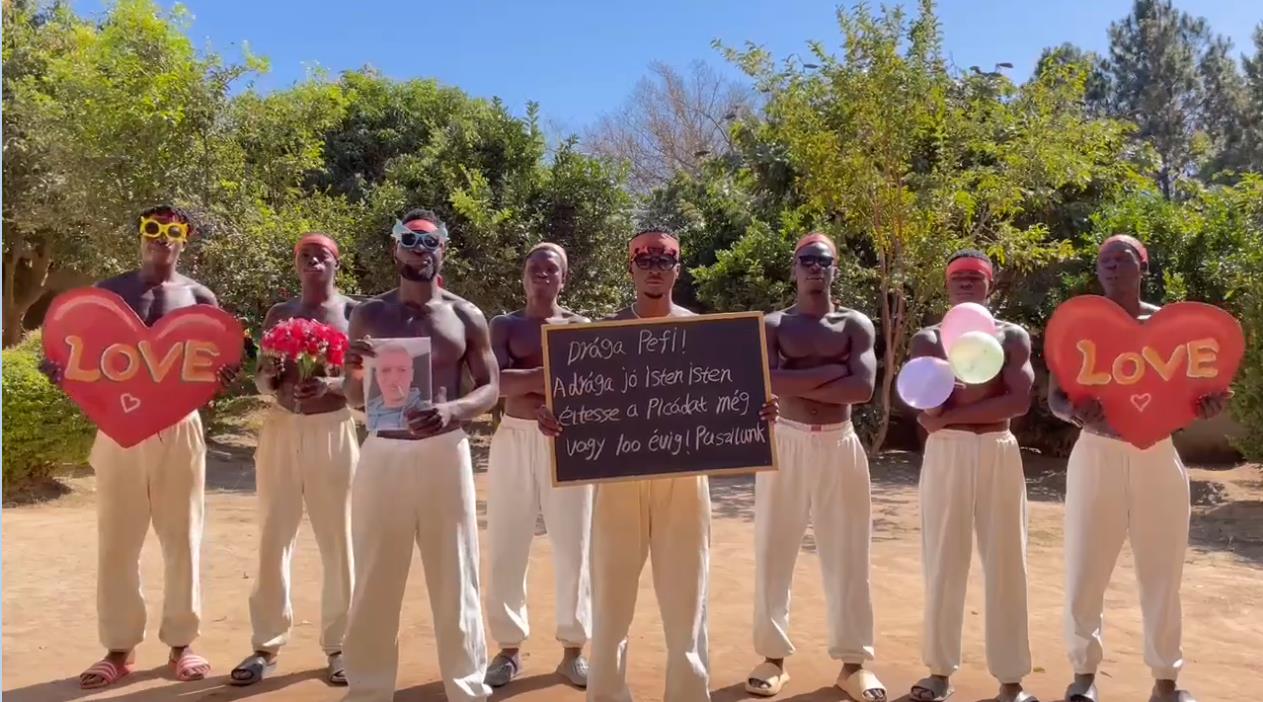 Születésnapi gratulációk Afrikából-Köszöntés egyenesen Afrikából-wishes from africa-funny gifts -Személyre szabott videóüzenet Afrikábó-Wish From Africa-greetings from africa-blessings from africa-wishes from africa