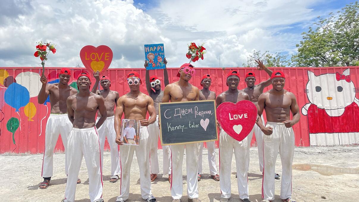 Vídeo de Saludo desde África: ¡Sorprende con Felicitaciones Personalizadas!-Wish From Africa-greetings from africa-blessings from africa-wishes from africa