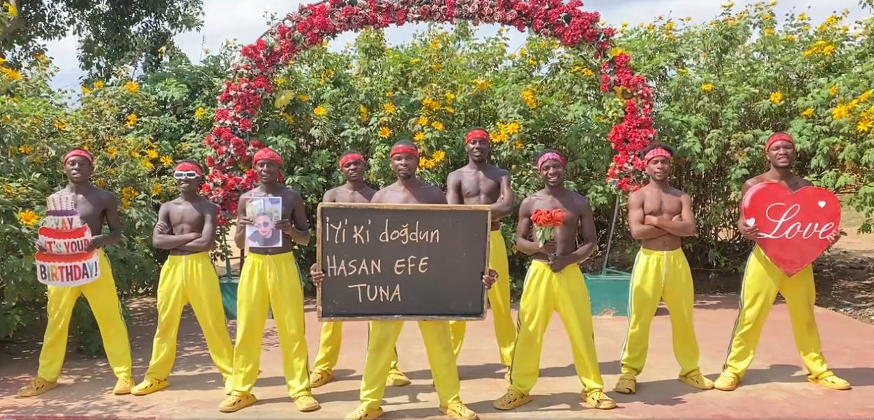 Afrika'dan selamlar videoları-Afrika'dan size özel video çekiyor-Afrika dans doğum günü
