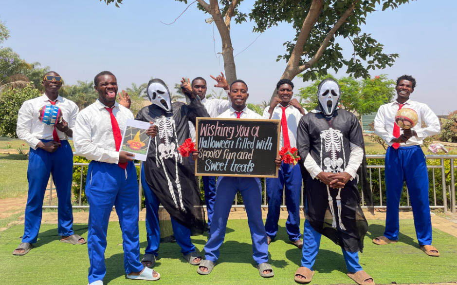 Поздравление из Африки от негров
Бюджетное Поздравление из Африки  