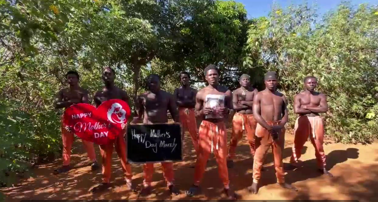 Herzliche Muttertagsgrüße aus Afrika! Tanzgrüße aus Afrika-Unique Mother's Day Surprise