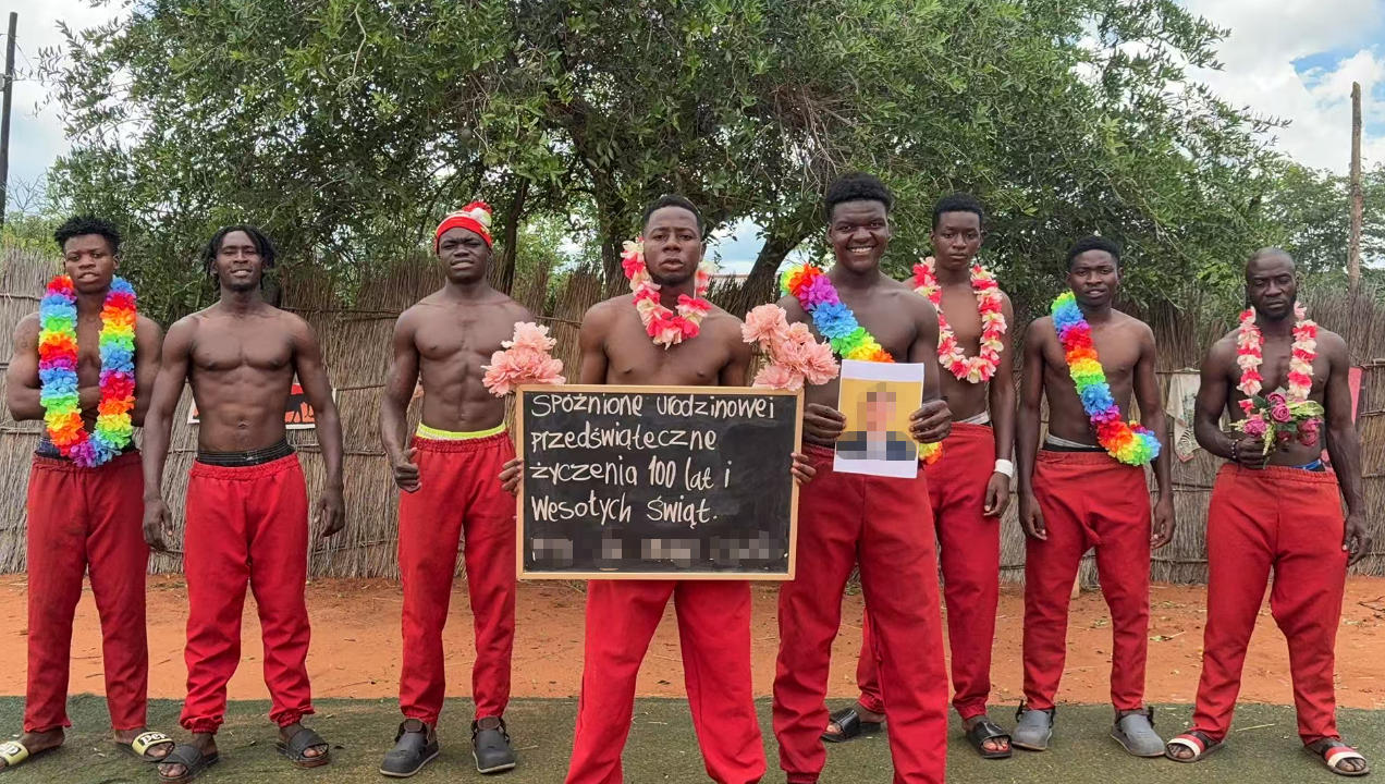 Saludo africano cumpleaños-Saludos desde africa-negros felicitando cumpleaños