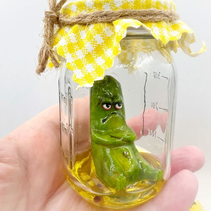 🤣Grumpy Pickle in a Jar sculpture🤣