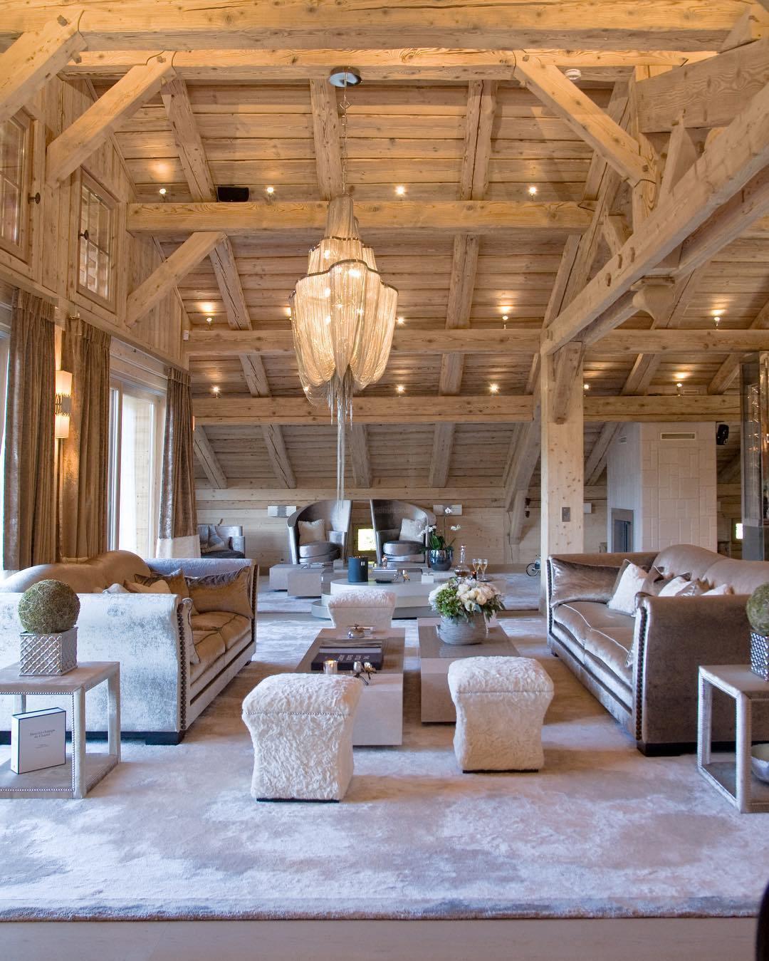 Shimmering Chandelier with Chains-Sylvia Space