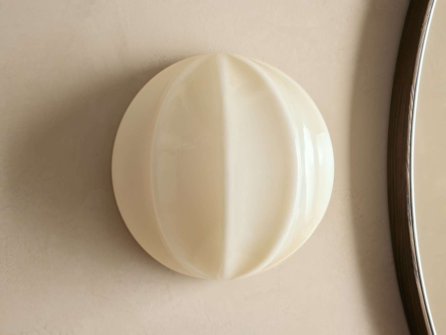 Agnes Clamshell Sconce