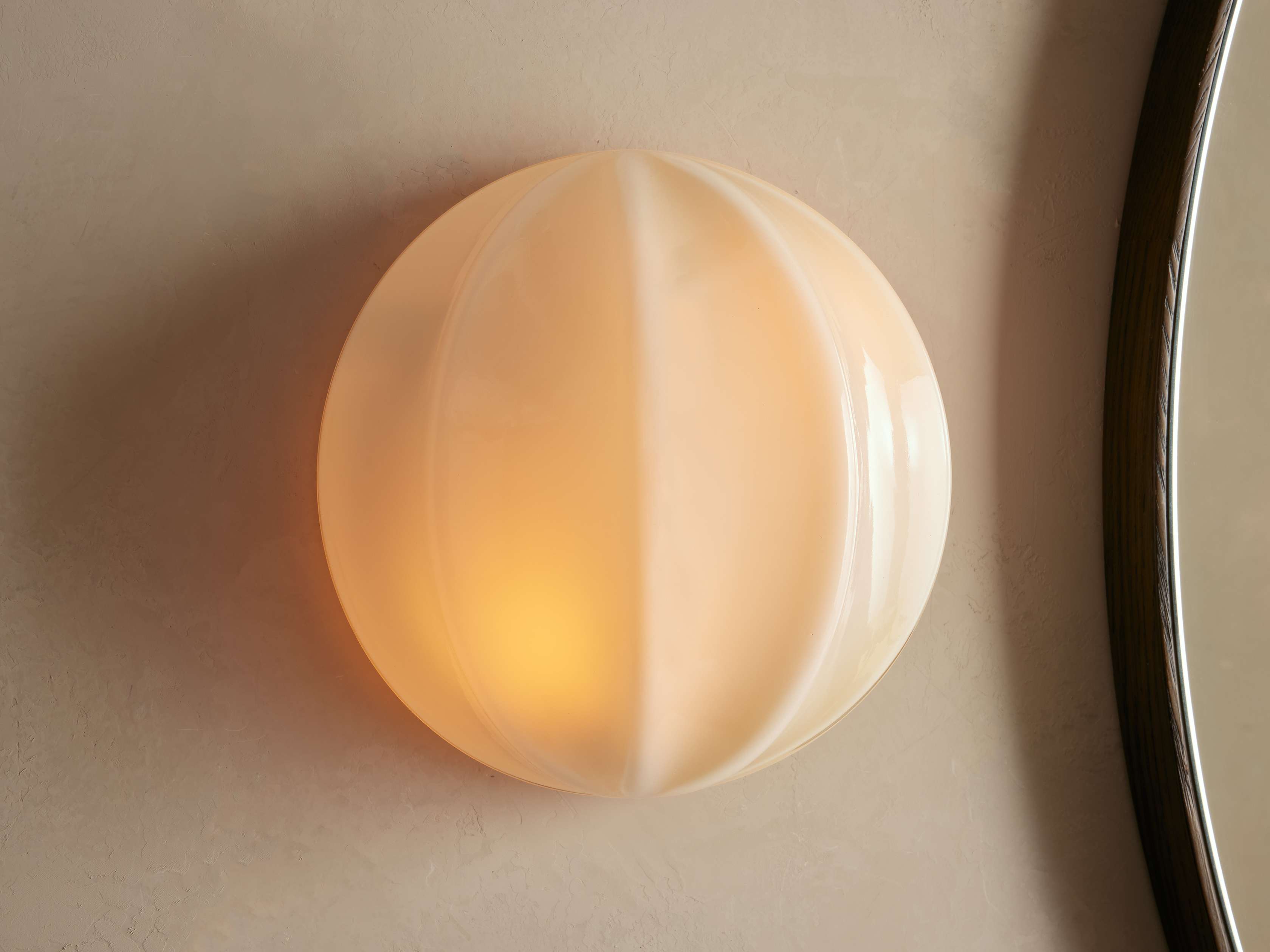 Agnes Clamshell Sconce